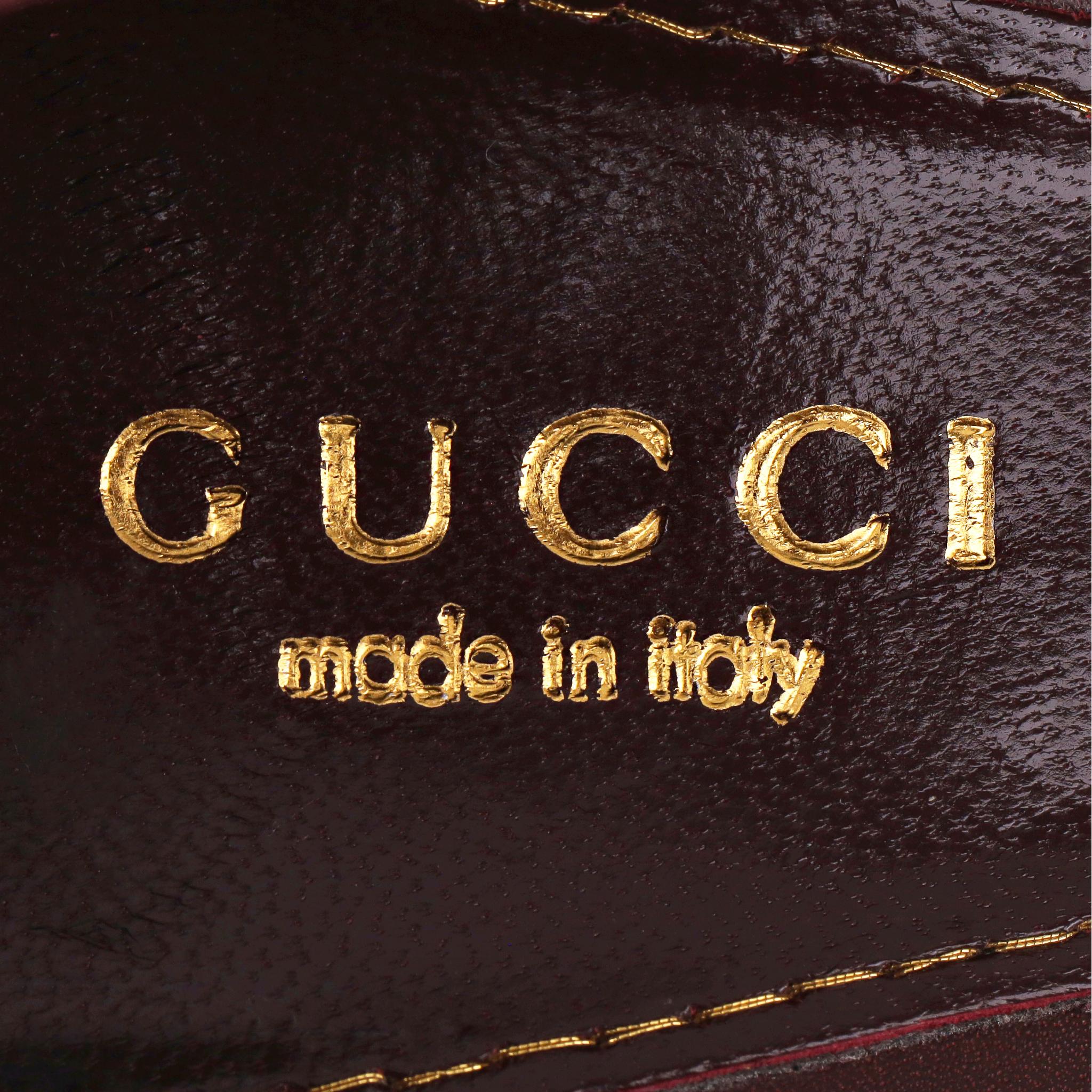 Bombas Gucci de piel de pitón metalizada con tacón de ante en venta 1
