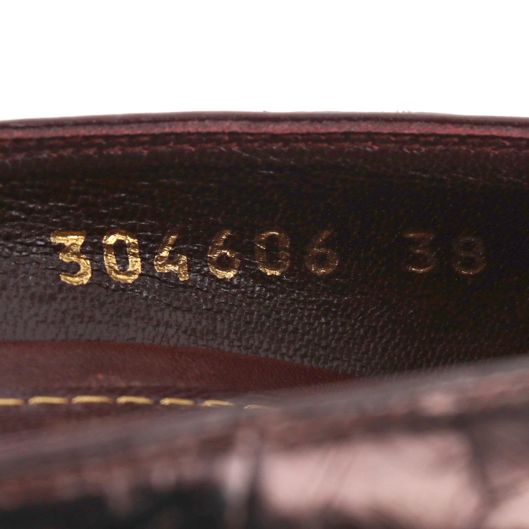 Bombas Gucci de piel de pitón metalizada con tacón de ante en venta 2