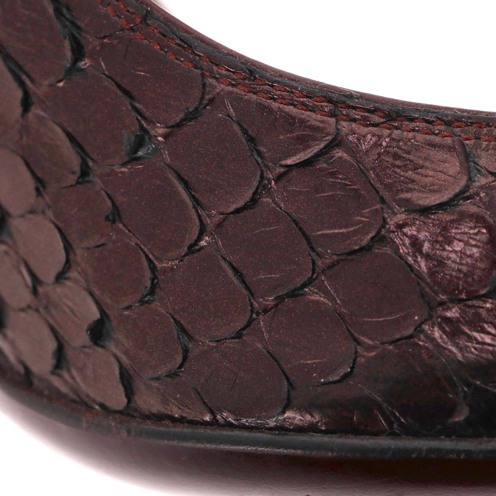 Bombas Gucci de piel de pitón metalizada con tacón de ante en venta 3