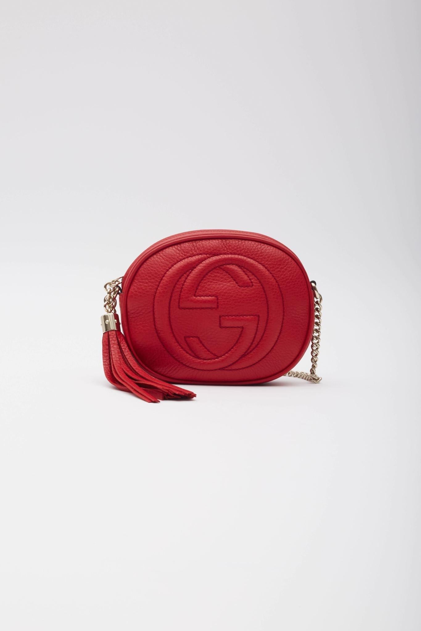 Mini bolso cruzado Soho Disco de piel roja metalizada Gucci en Excelente estado para la venta en Montreal, Quebec