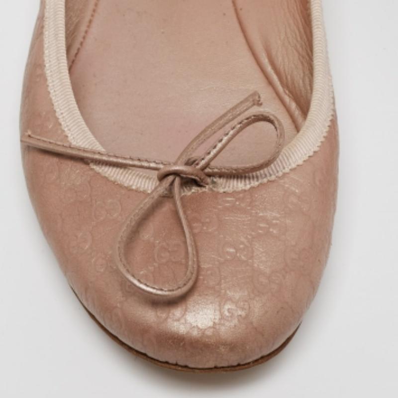 De las mujeres Gucci Oro Rosa Metalizado  Guccissima  Bailarinas de piel con detalle de lazo Talla 35 en venta
