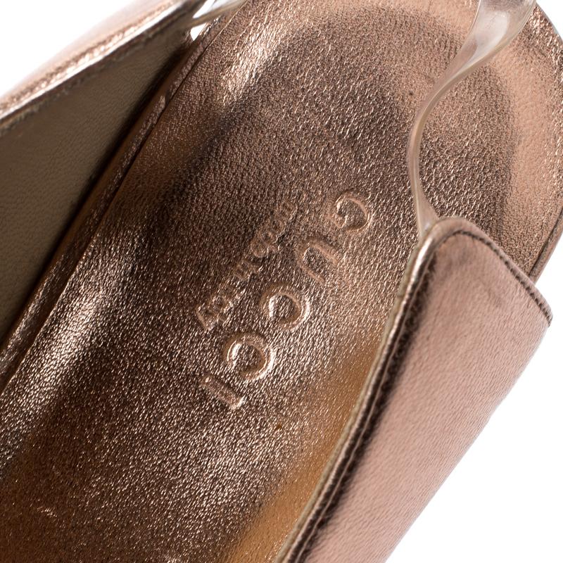 Gucci Metallic Rose Gold Leather Peep Toe Backstrap Sandals Size 37.5 In Excellent Condition In Dubai, Al Qouz 2