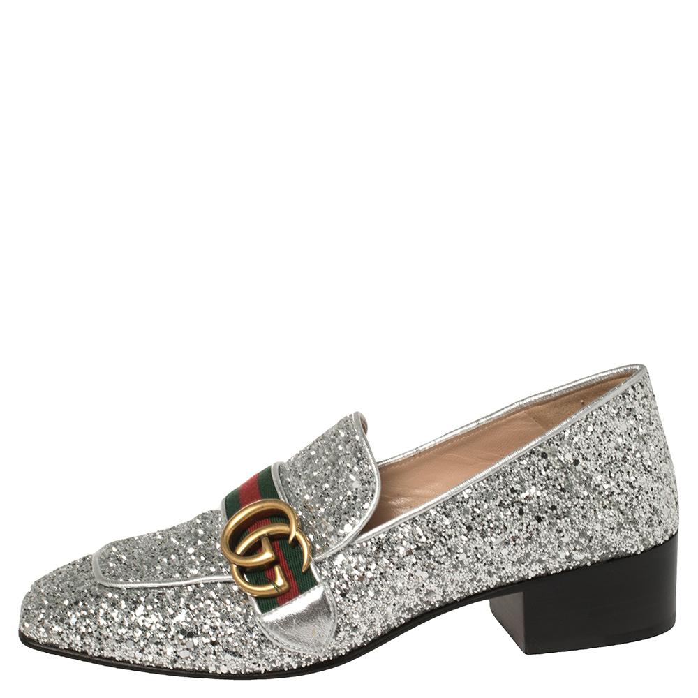 Absolutely on-trend and easy to flaunt, this pair of pumps by Gucci is a true stunner. They've been crafted from metallic silver coarse glitter and styled with the brand's signature web detail and GG on the uppers. Square toes and a set of low heels