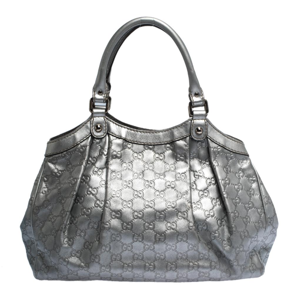 The Sukey is one of the best-selling designs from Gucci and we believe you deserve to have one too. Crafted from Guccissima leather and equipped with a spacious canvas-lined interior, this metallic silver bag is ideal for you and will work perfectly