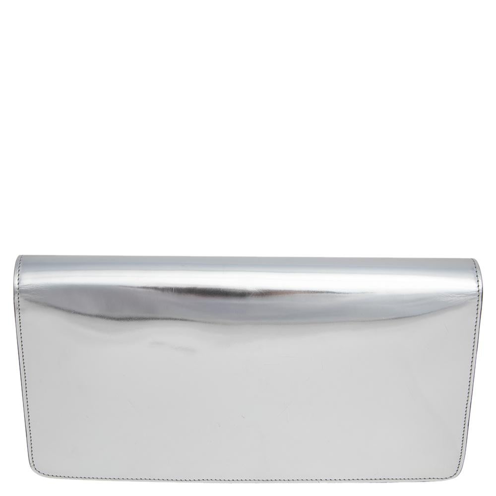 Beautifully crafted, this metallic silver clutch by Gucci is a must-have for your party and evening style edit. Made from leather, it is detailed with a logo-engraved metal accent on the front flap. It opens to a well-sized interior lined with
