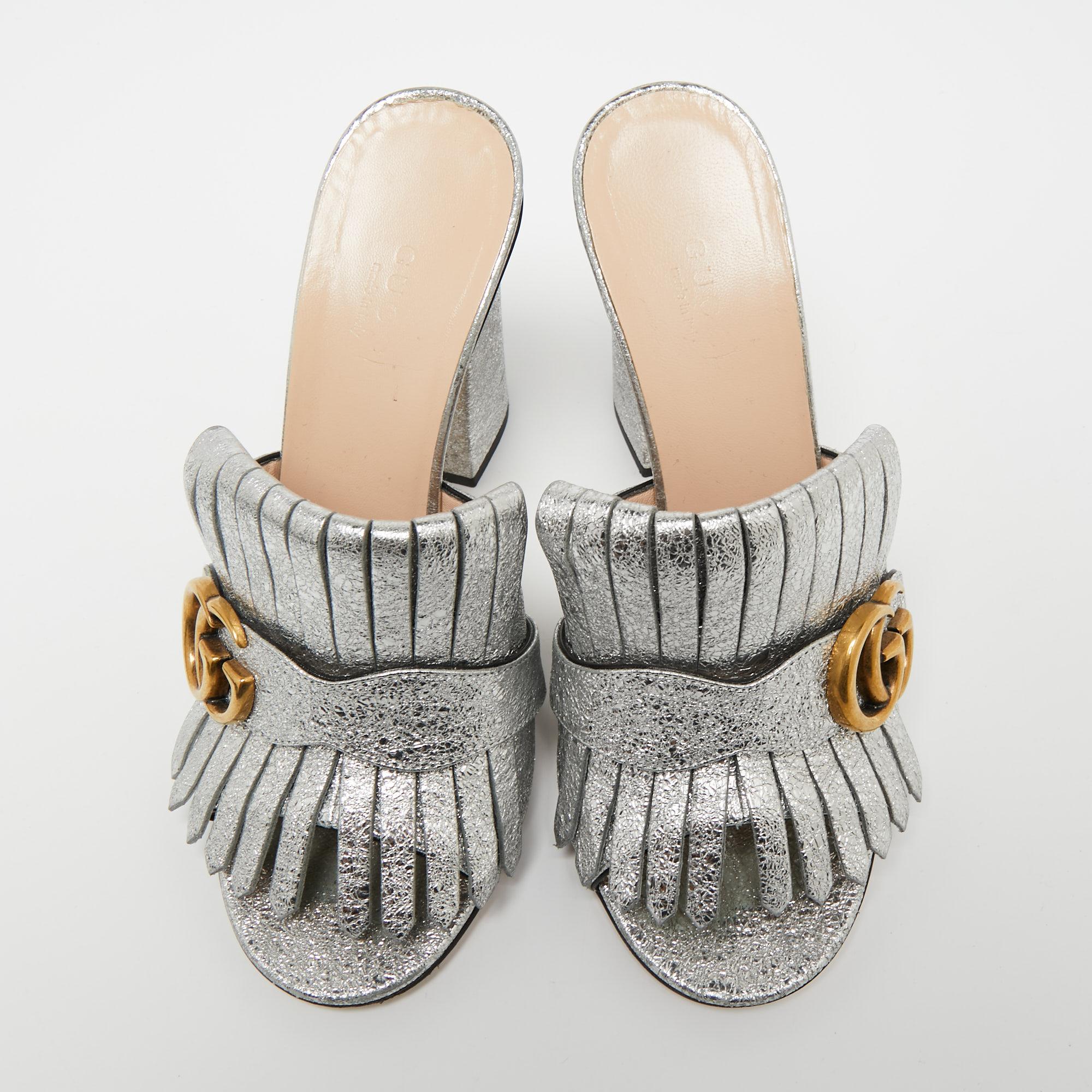 Gucci Metallic Silver Leather GG Marmont Fringe Mules Sandals Size 36.5 In Good Condition In Dubai, Al Qouz 2