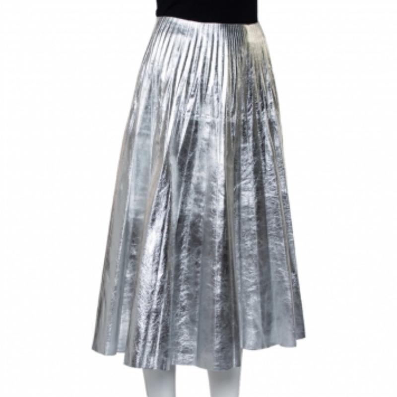 Gucci Metallic Silver Leather Pleated Midi Skirt S In Good Condition For Sale In Dubai, Al Qouz 2
