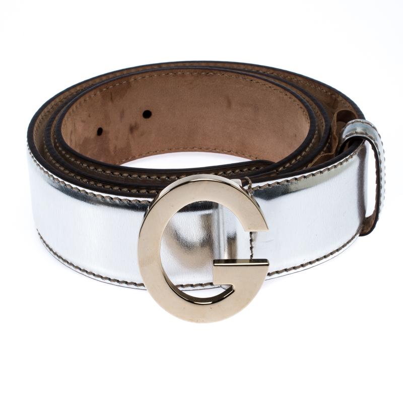 Add a luxurious touch to your accessory collection with this metallic buckle belt from Gucci. It comes made from patent leather and designed with a G buckle made from gold-tone metal. Grab it right away!

Includes: The Luxury Closet Packaging

