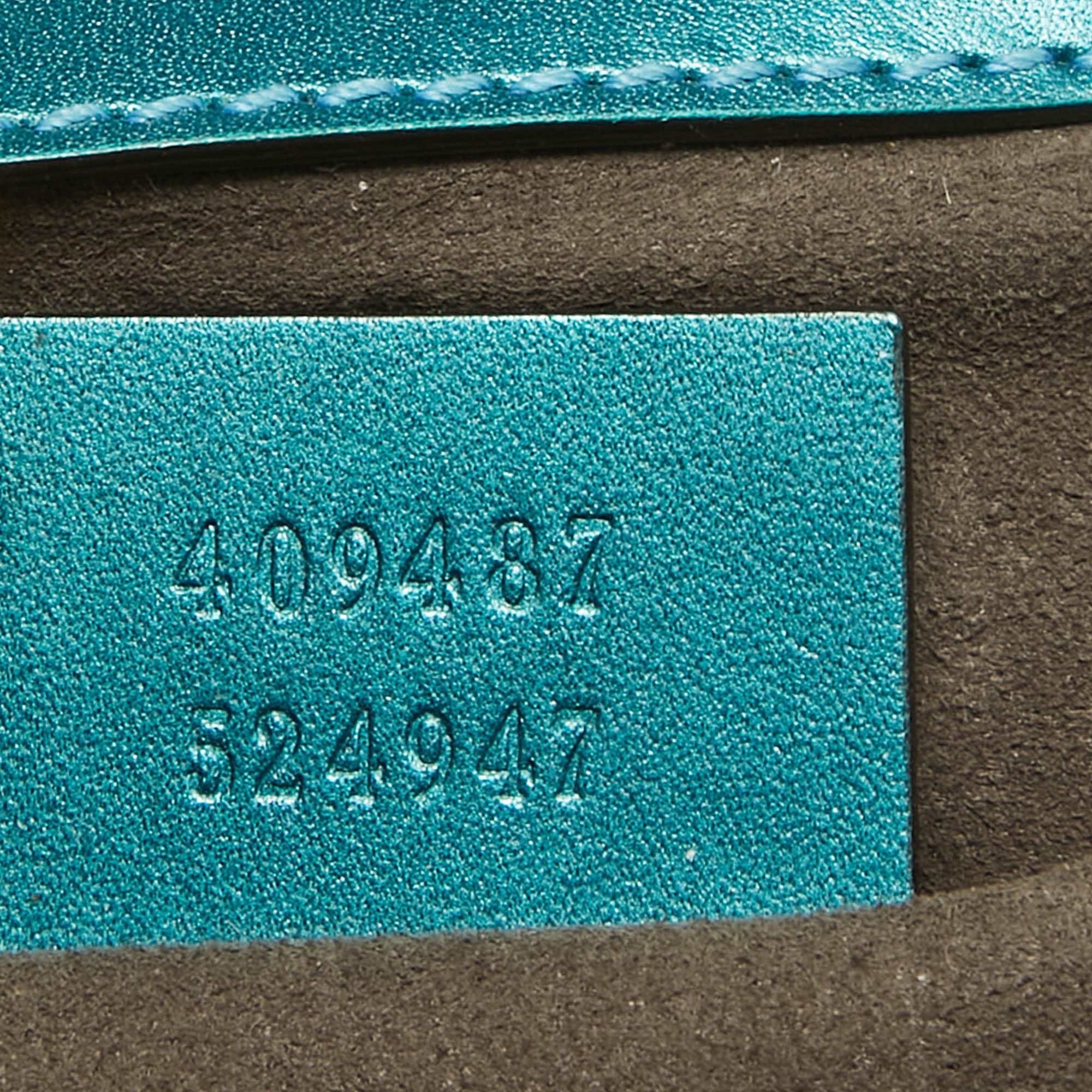 Petit sac à bandoulière Gucci en cuir froissé bleu sarcelle métallisé en vente 3