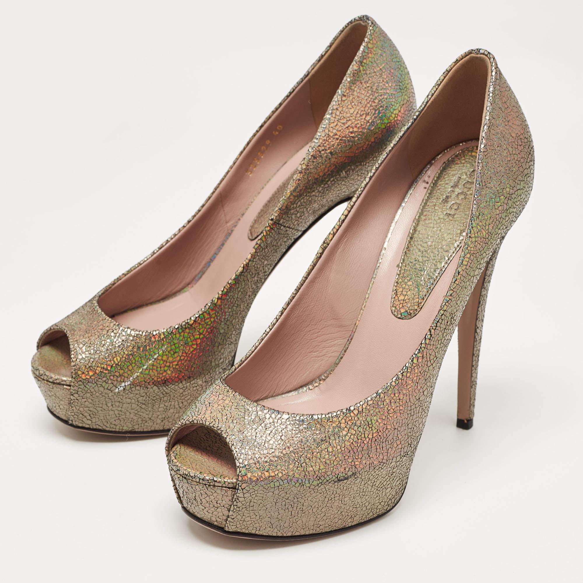 This pair of pumps is uniquely designed and makes for a distinct appearance. Created from quality materials, it is enriched with classic elements.
