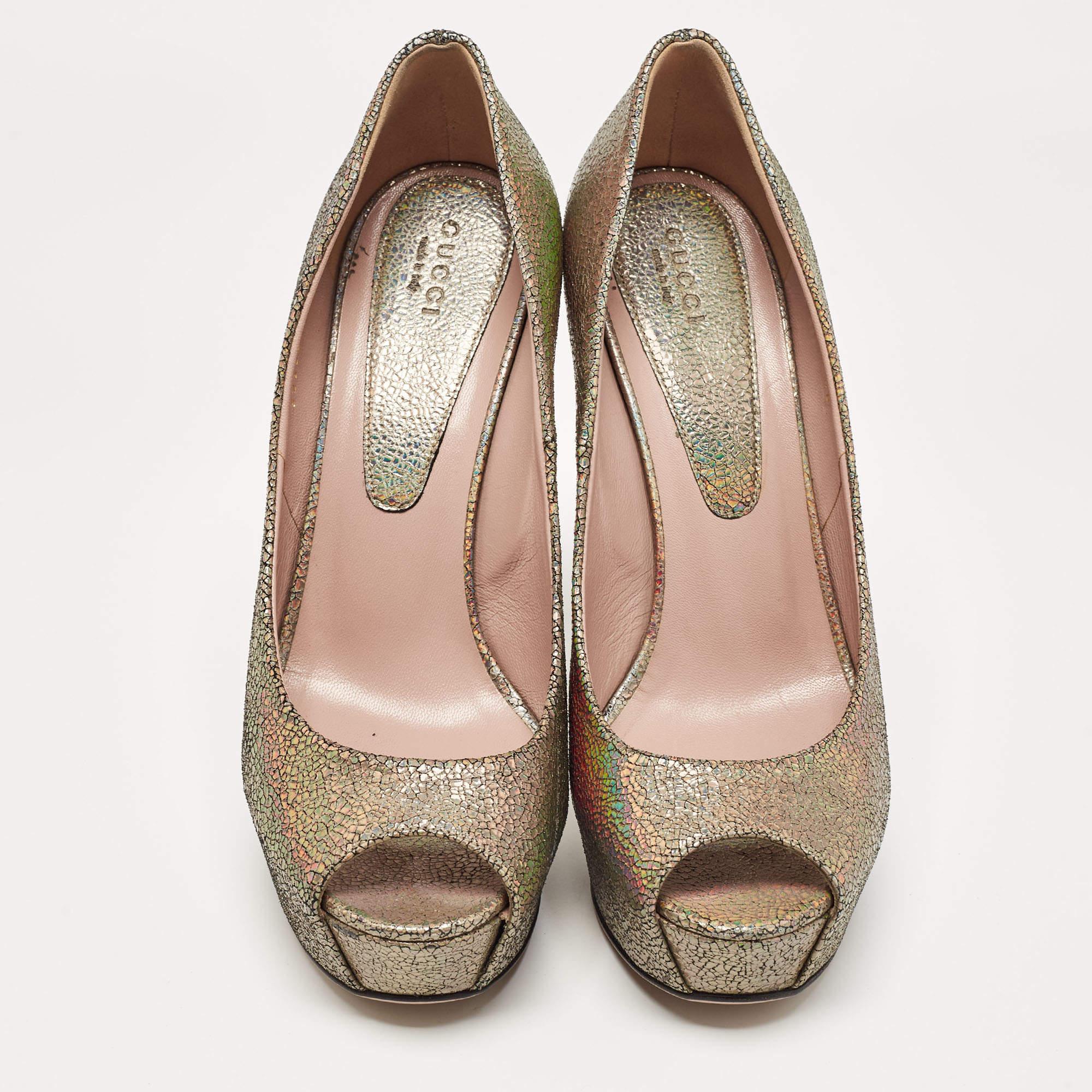 Gucci Metallic Textured Suede Open Toe Platform Pumps Size 40 In Good Condition For Sale In Dubai, Al Qouz 2