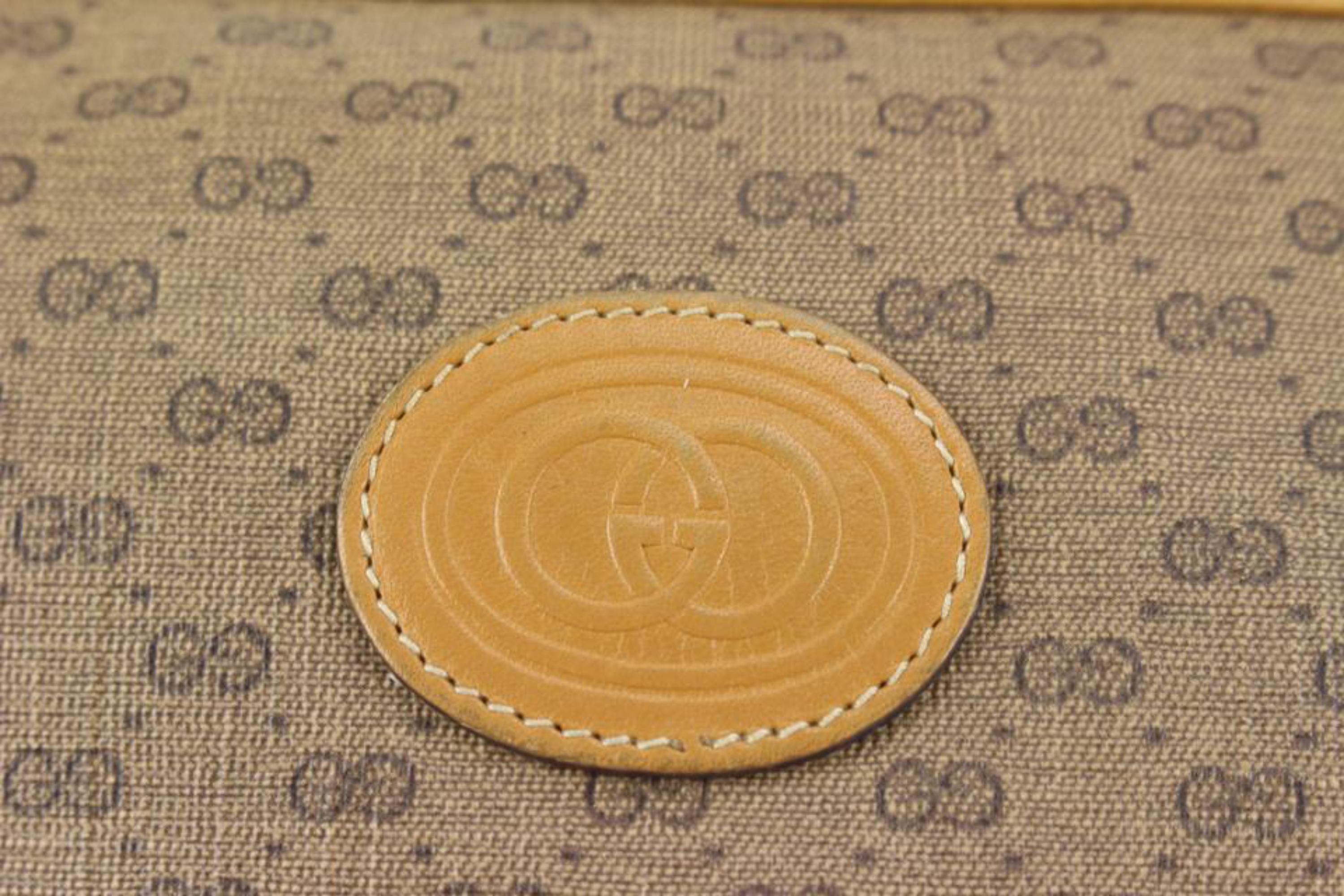 Gucci Micro GG Cosmetic Pouch Make Up Case 127g18 In Fair Condition For Sale In Dix hills, NY