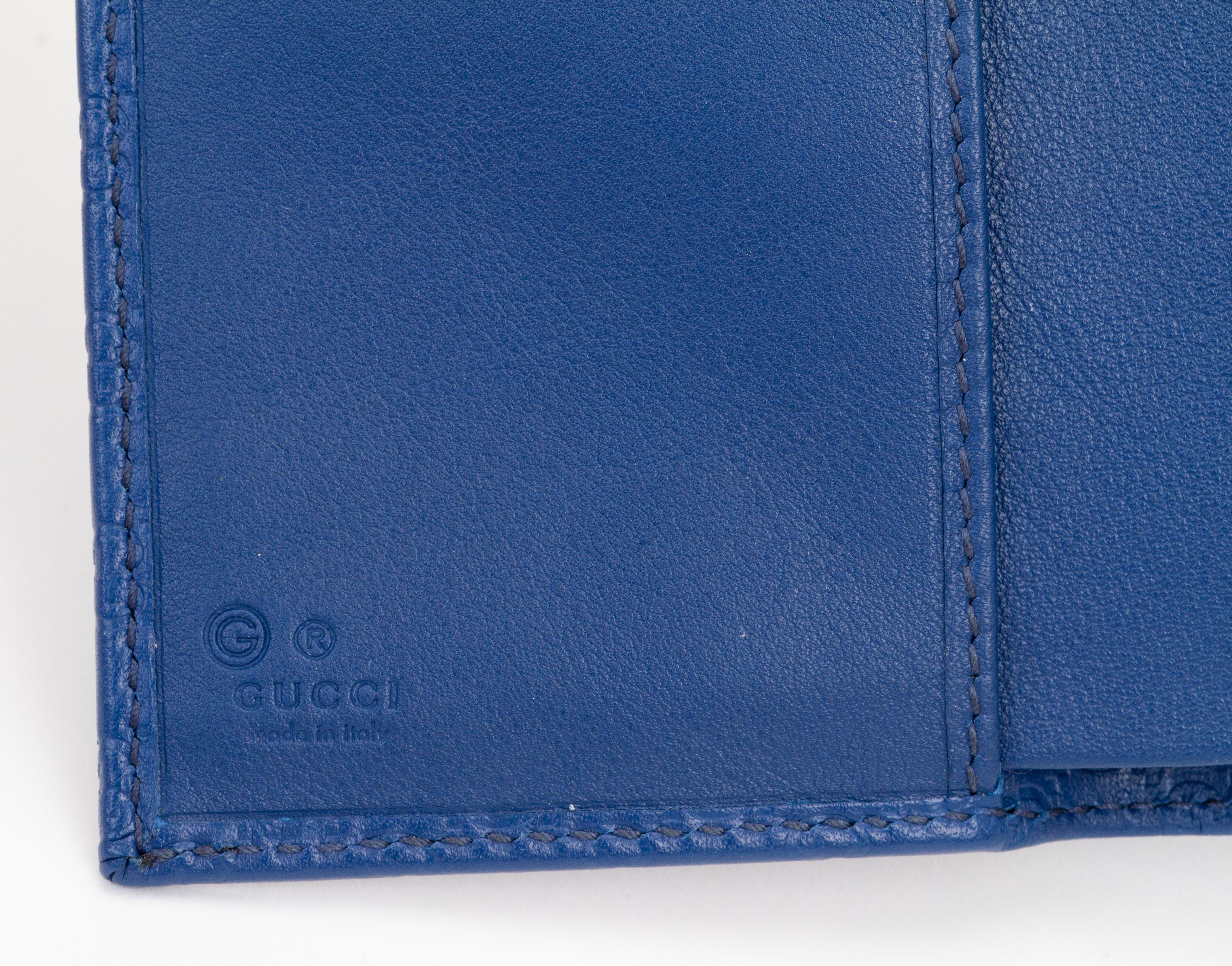 Portafoglio Gucci Microguccissima Flap Blu in vendita 3