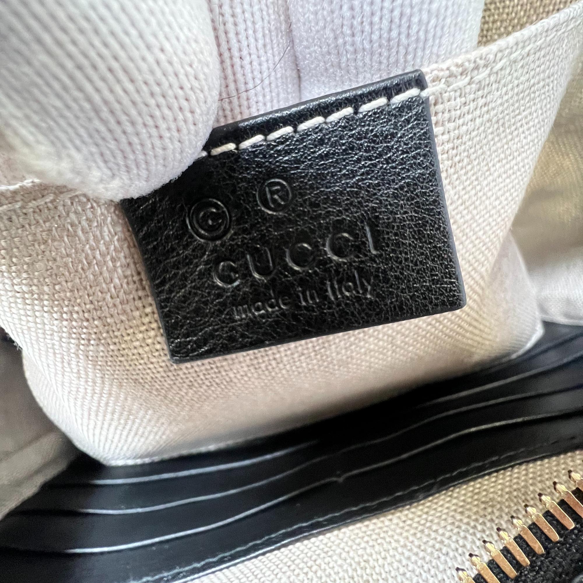Gucci - Mini sac de messager Bree en cuir microguccissima noir en vente 1