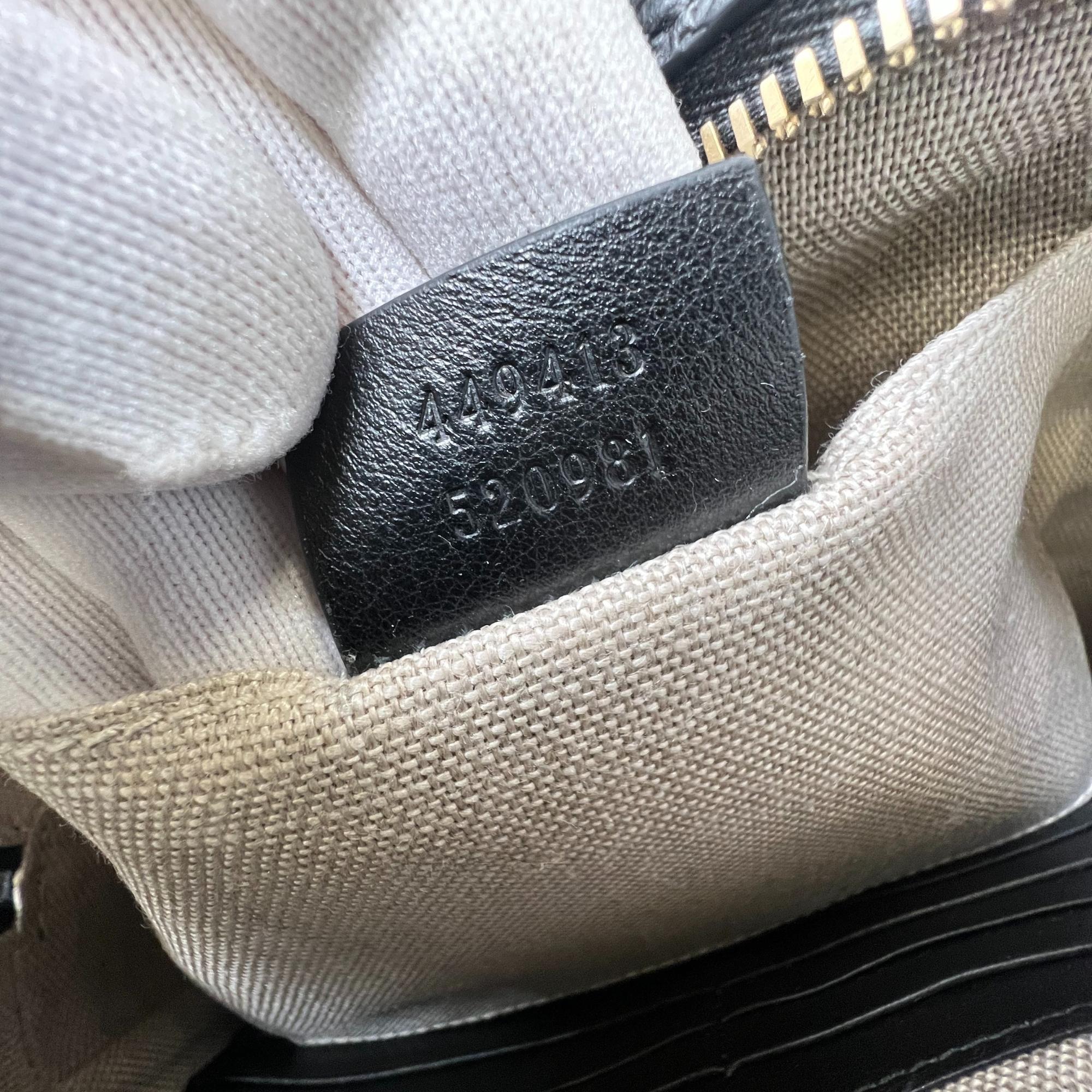 Gucci - Mini sac de messager Bree en cuir microguccissima noir en vente 2