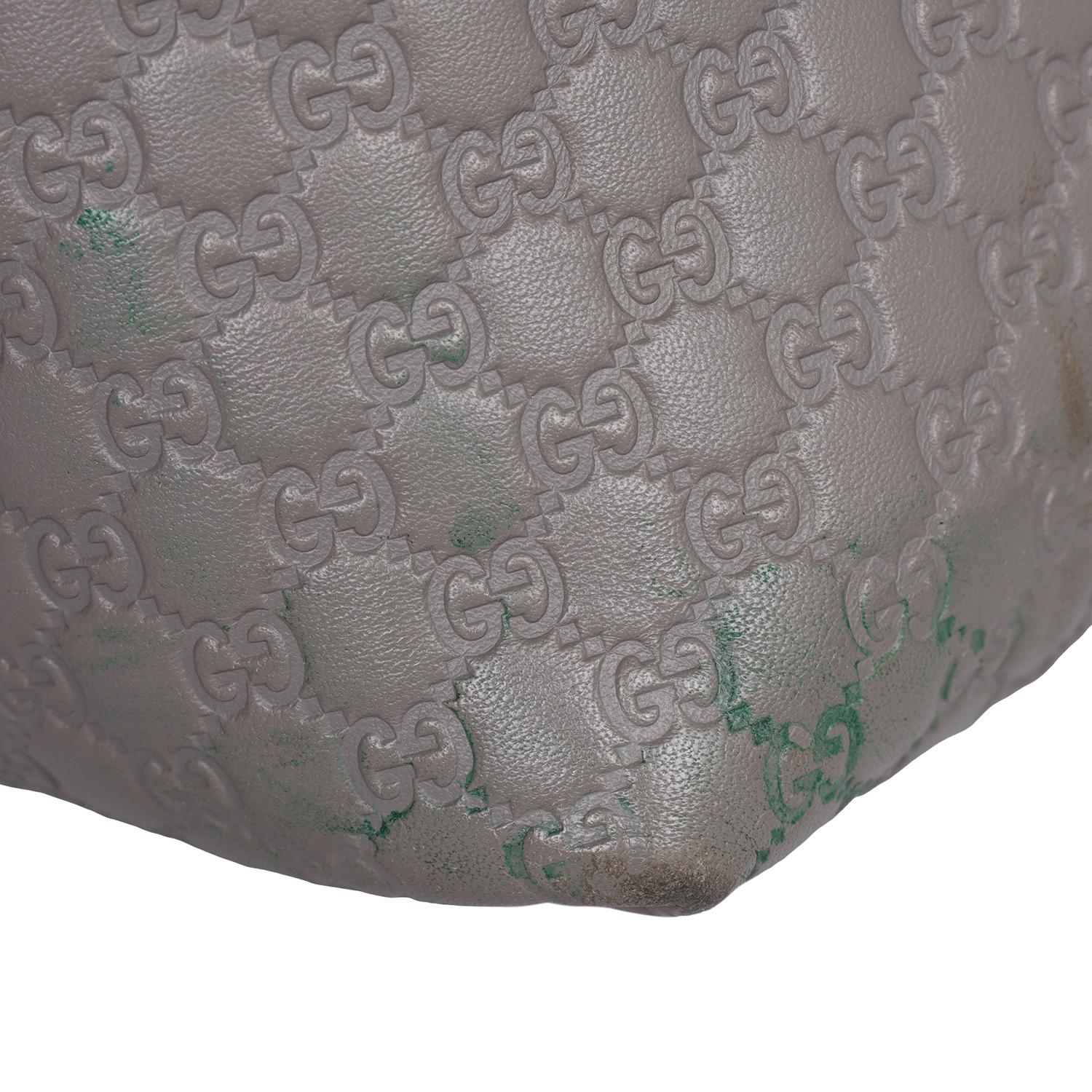 GUCCI Microguccissima Top Handle Bag grey en vente 12