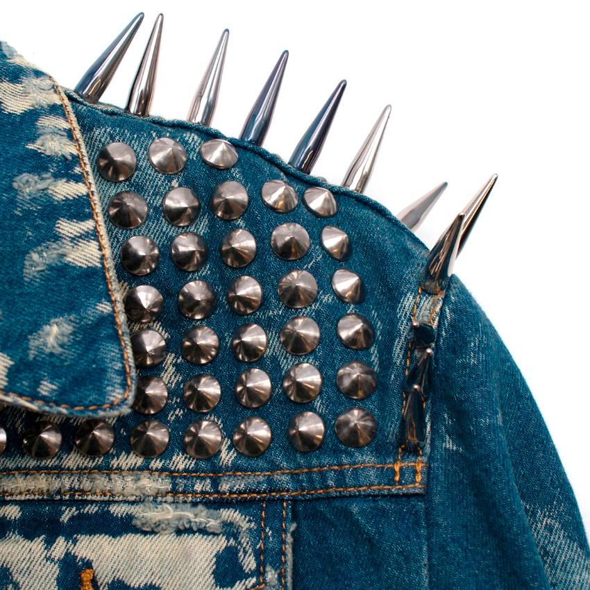 Mid-Wash gebleichte Denim-Jacke mit Nieten von Gucci im Zustand „Hervorragend“ im Angebot in London, GB