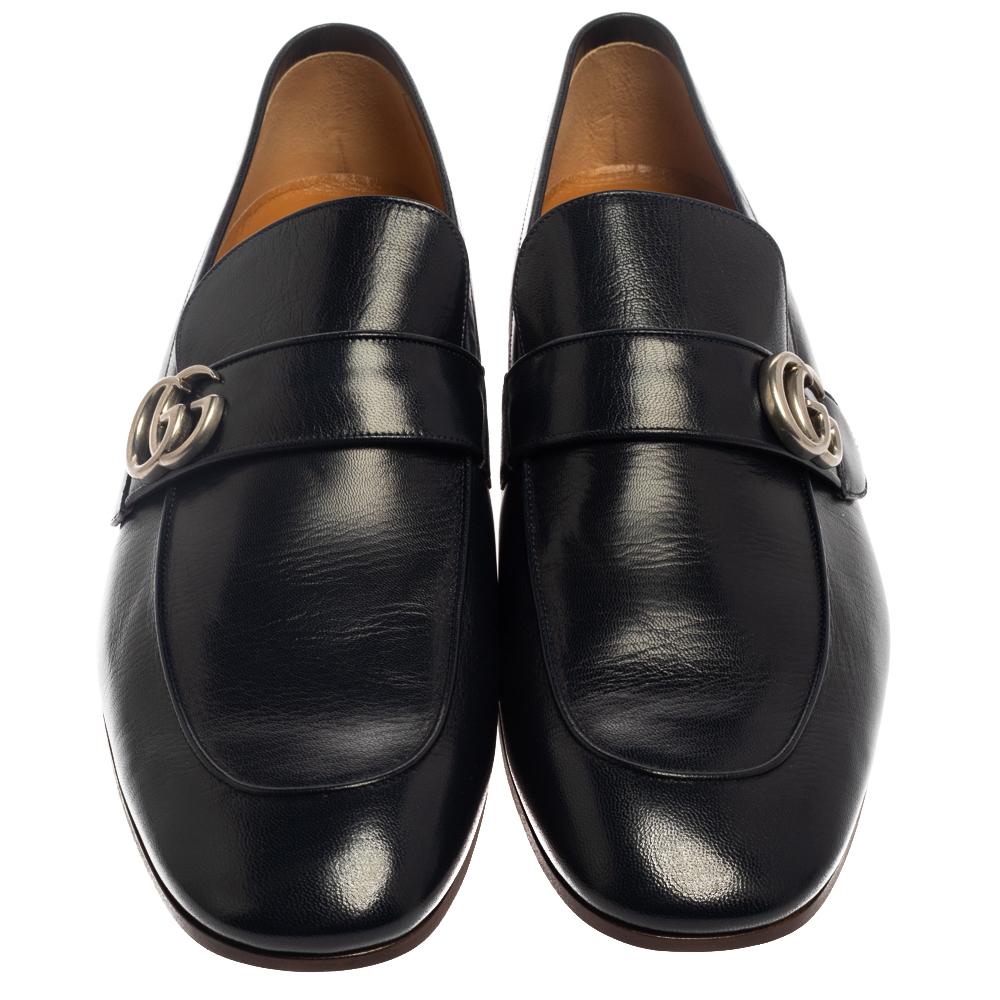 Crafted from midnight blue leather, these loafers from Gucci simply stand out! They feature a round-toe silhouette with the iconic double G logo detailing on the vamps and come endowed with comfortable leather-lined insoles. They are complete with