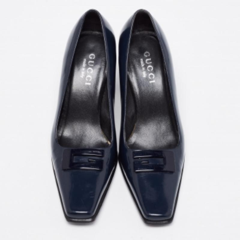 Gucci Pumps a punta quadrata in vernice blu notte misura 36,5 In condizioni buone in vendita a Dubai, Al Qouz 2