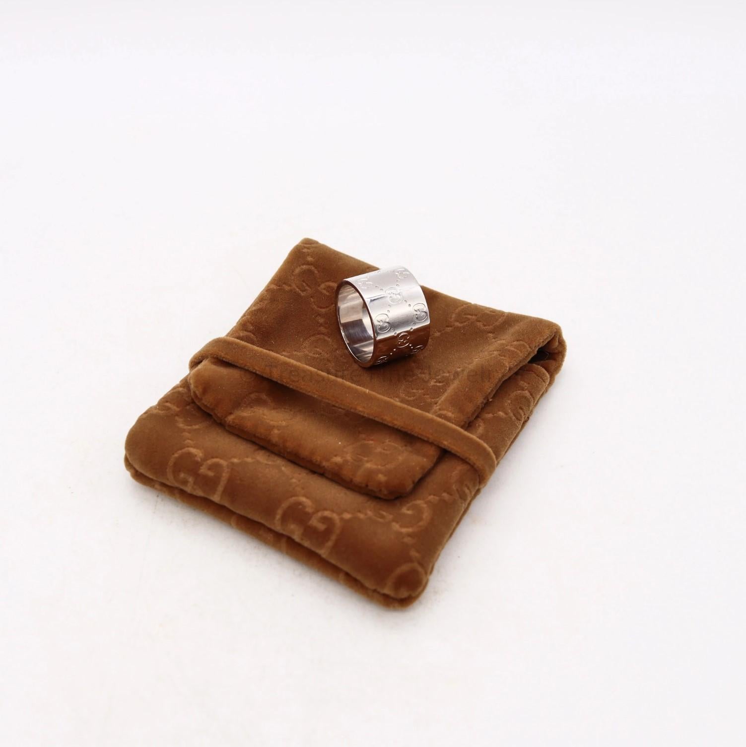 Gucci, bague d'ternit moderniste de Milan extra large en or 18 carats avec logo GG emblmatique en vente 3