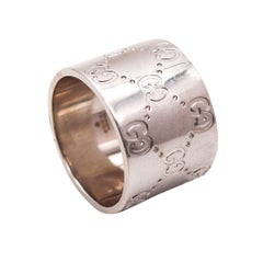 Anillo GUCCI Milano Extra Ancho Icono Logo GG En Oro Blanco Macizo De 18 Kt