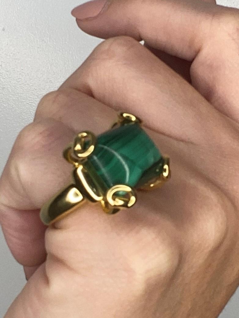 Gucci Milano Horsebit Cocktail Ring In 18Kt Yellow Gold with 26.65 Cts Malachite For Sale 2