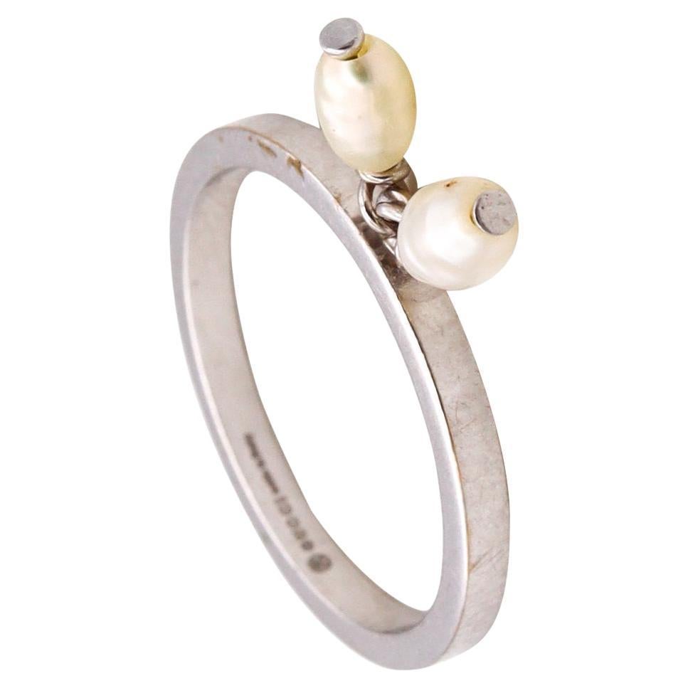 Gucci Milano Vintage Kinetic Ring 18kt White Gold Two Fresh Water White  Pearls For Sale at 1stDibs | gucci pearl ring