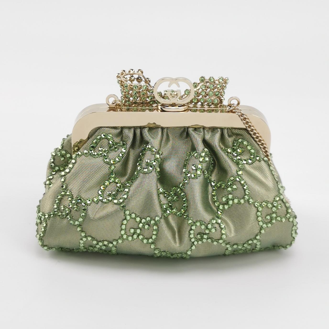 Gucci Mini Clutch in nylon verde con Monogram e Fiocco e Catena in vendita 2