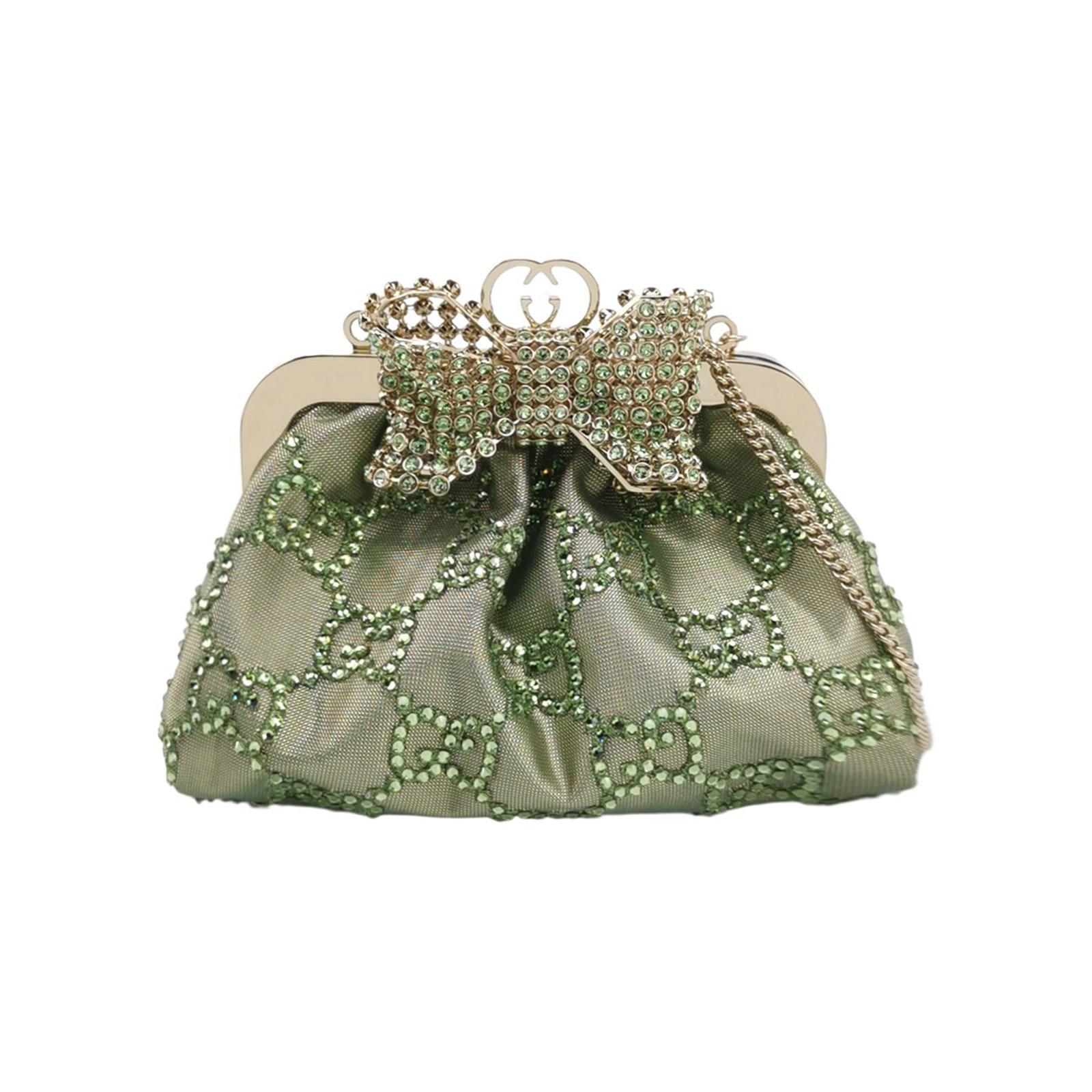 Gucci Mini Clutch in nylon verde con Monogram e Fiocco e Catena in vendita