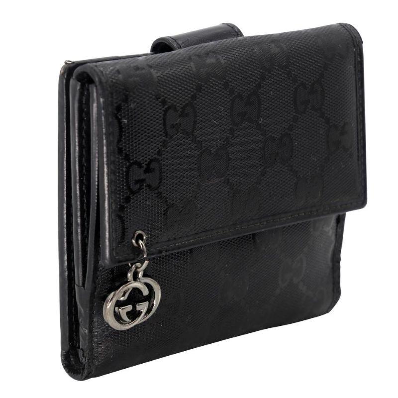 Gucci Mini Flap Canvas GG Coated French Wallet GG-0317n-0069

This Gucci Black GG Coated Canvas Mini Flap French Wallet is a chic way to organize your essentials like your bills and cards with ease. It features GG coated canvas with patent leather