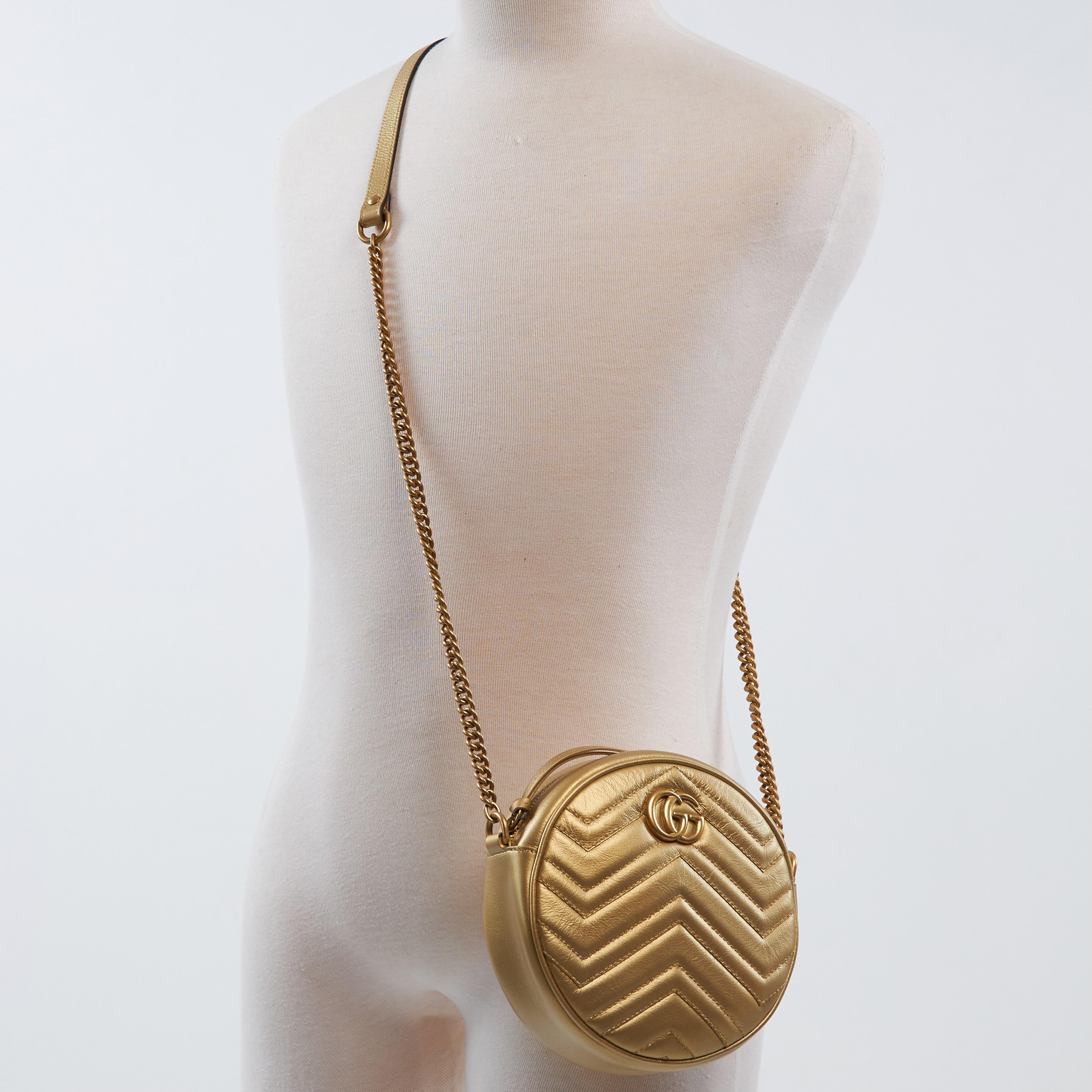 Gucci Mini GG Marmont Runde Umhängetasche Gold (550154) im Zustand „Gut“ im Angebot in Montreal, Quebec