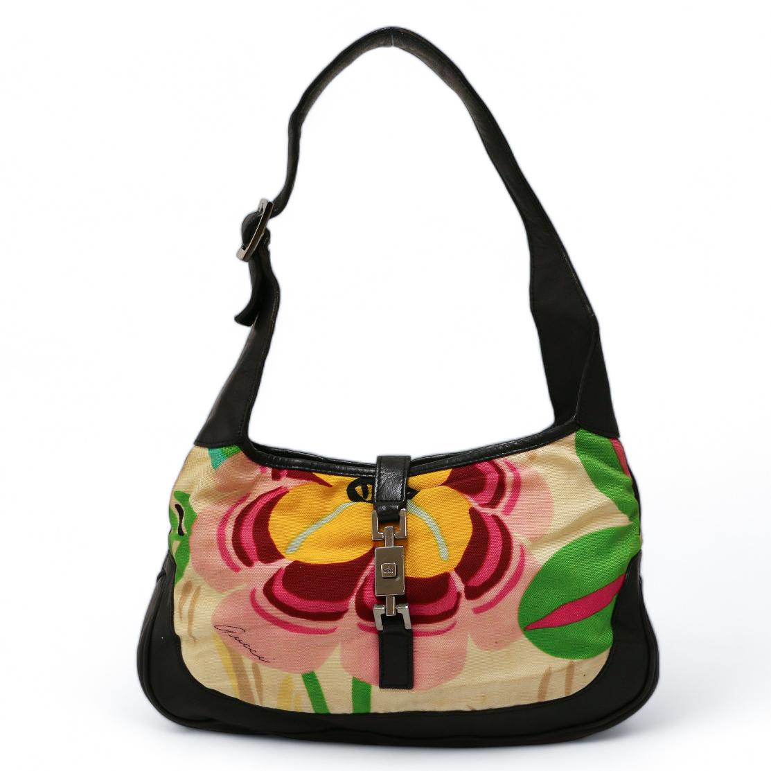 Preciosa mini Jackie de coleccionista de GUCCI con estampado floral
Estado: muy bueno
Fabricado en Italia
Colección : Mini Jackie
Sexo: mujer
Material: lona, cuero
Interior: textil negro con monograma
Color: negro, multicolor
Dimensiones: 27 x 17 x