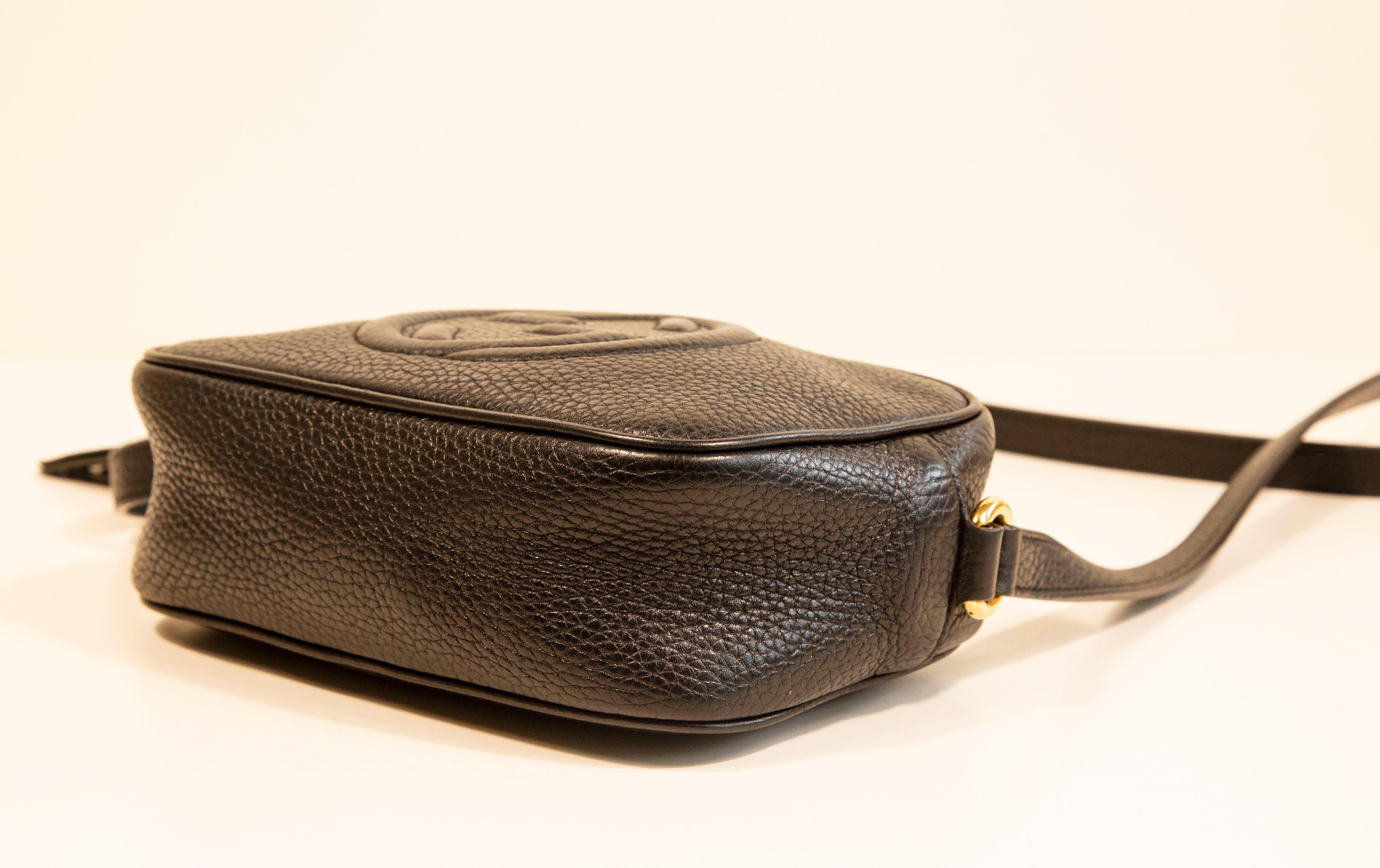 Gucci Mini Soho Crossbody Bag in Black Leather For Sale 6