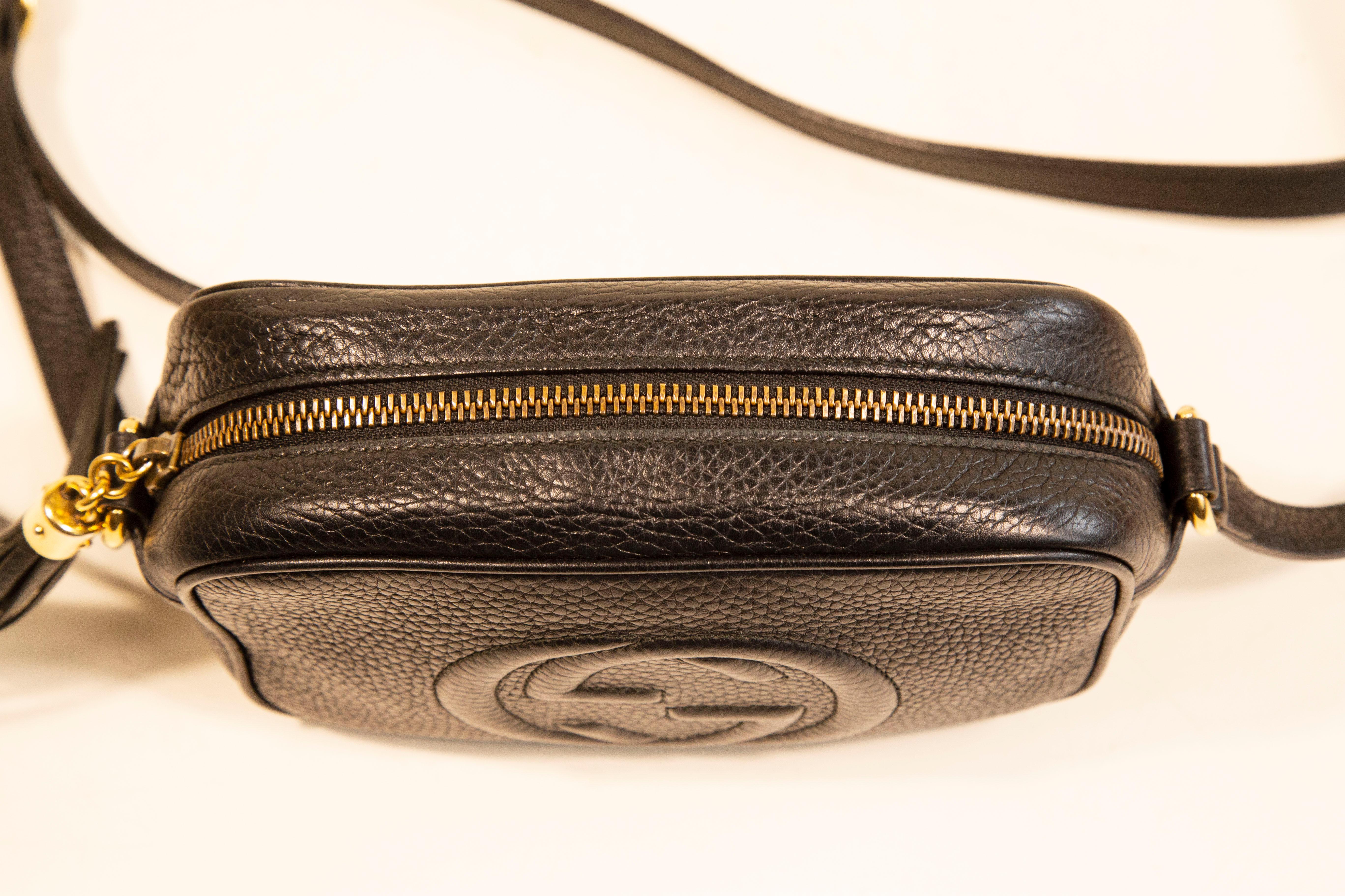 Mini bolso cruzado Gucci Soho en piel negra en venta 6
