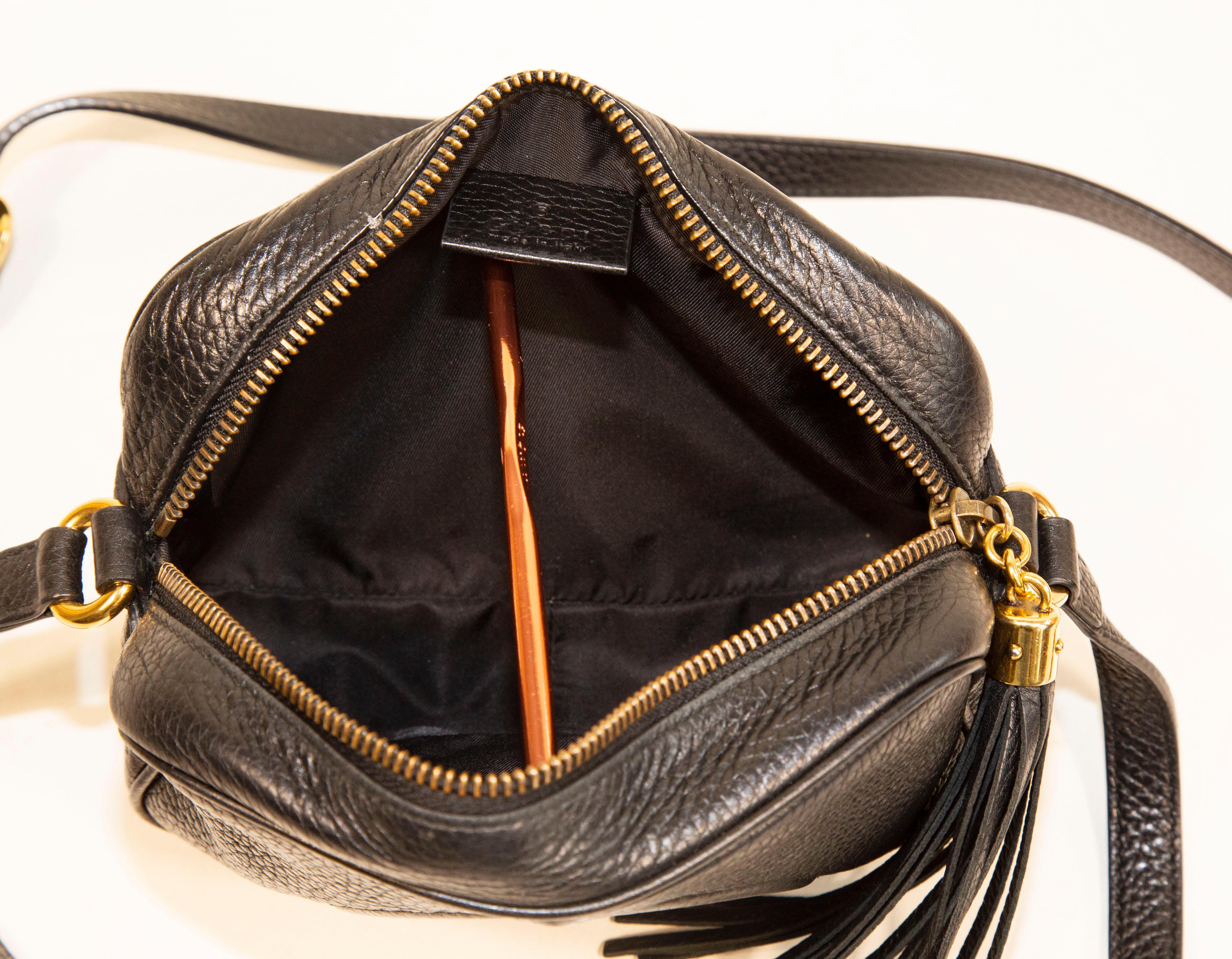 Mini bolso cruzado Gucci Soho en piel negra en venta 7