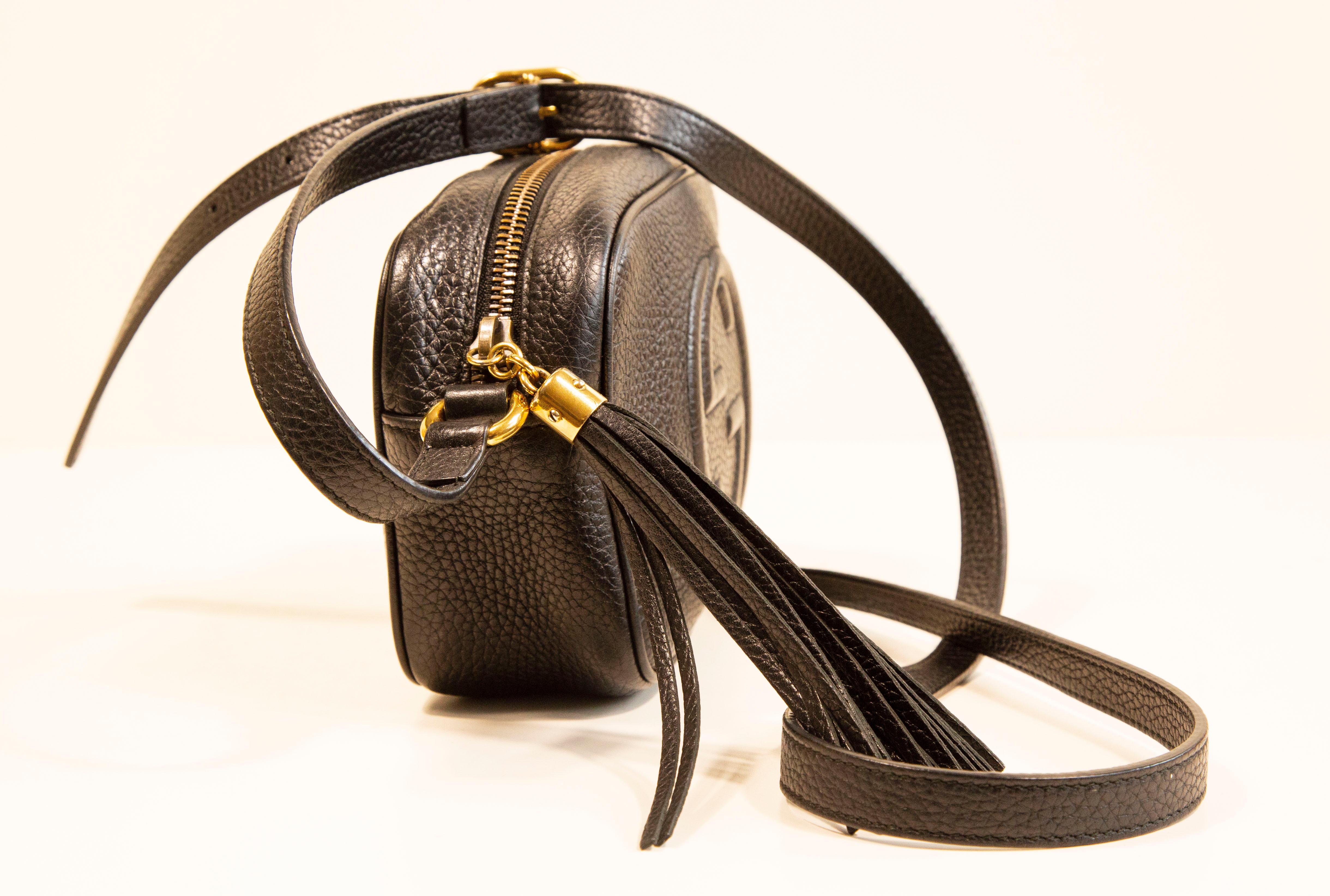 Gucci Mini Soho Crossbody Bag in Black Leather For Sale 2