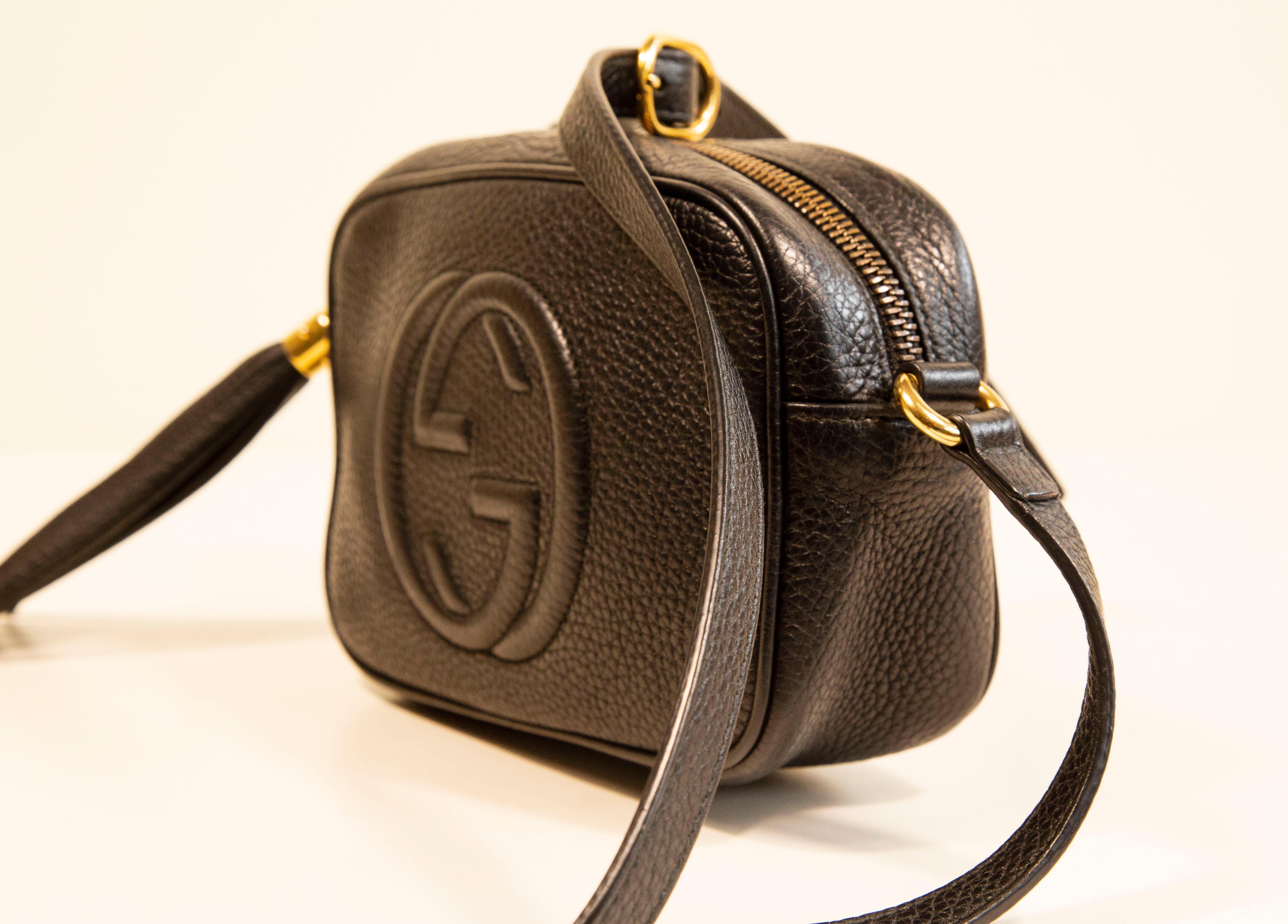 Gucci Mini Soho Crossbody Bag in Black Leather For Sale 3