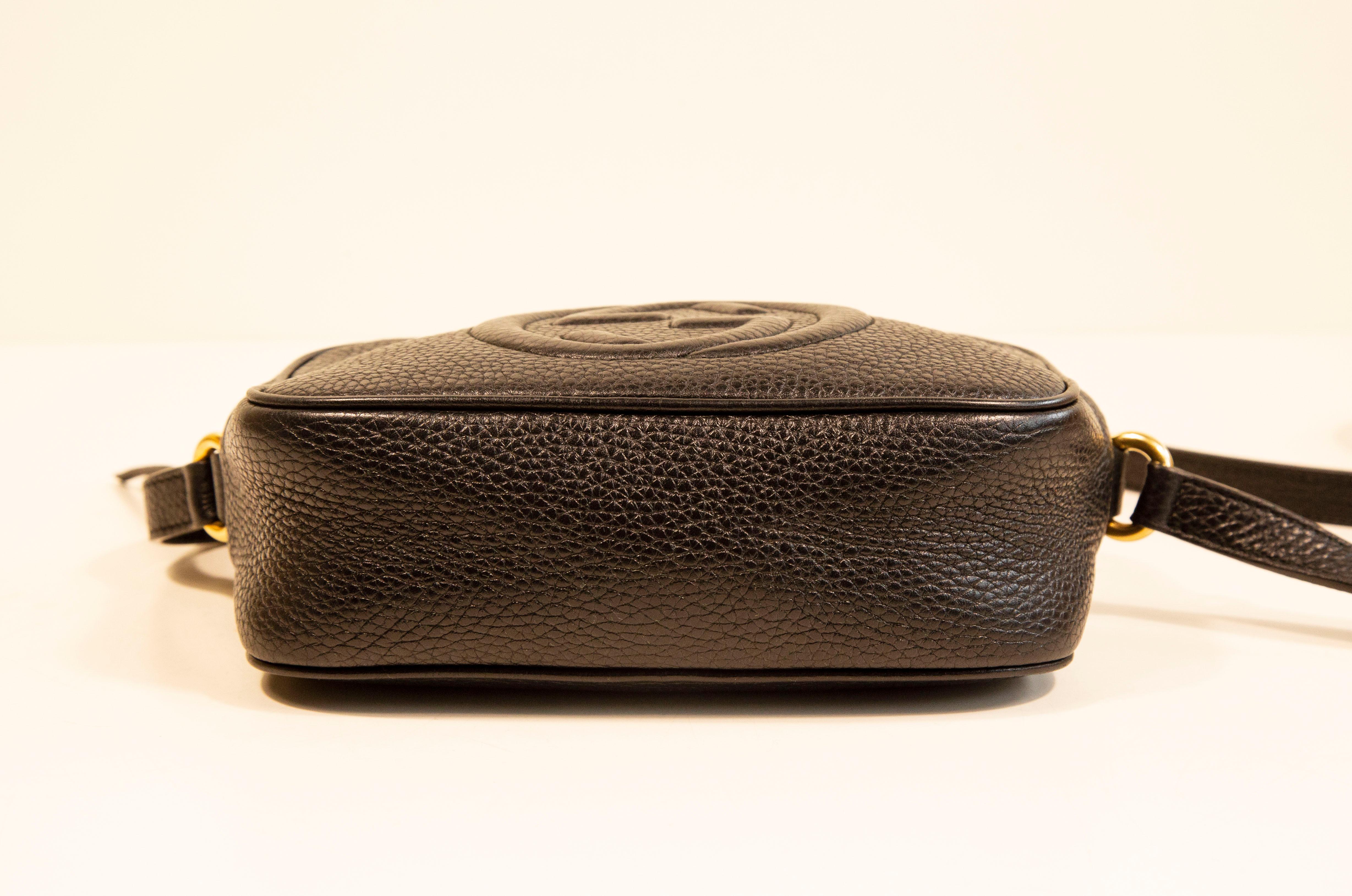 Gucci Mini Soho Crossbody Bag in Black Leather For Sale 4