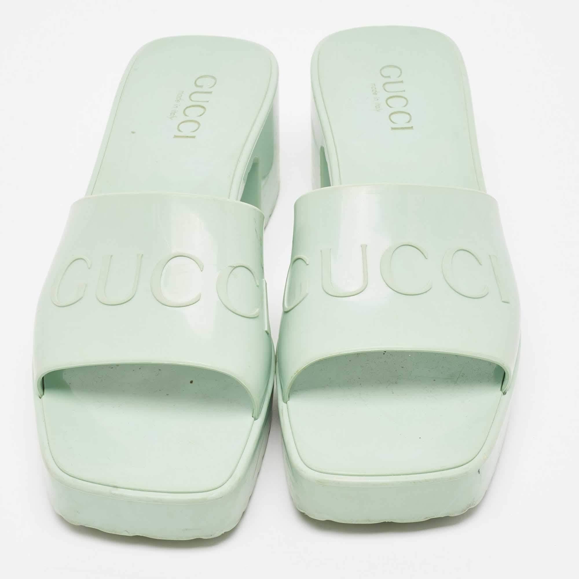 Complement your well-put-together outfit with these slide sandals by Gucci. Minimal and classy, they have an amazing construction for enduring quality and comfortable fit.


