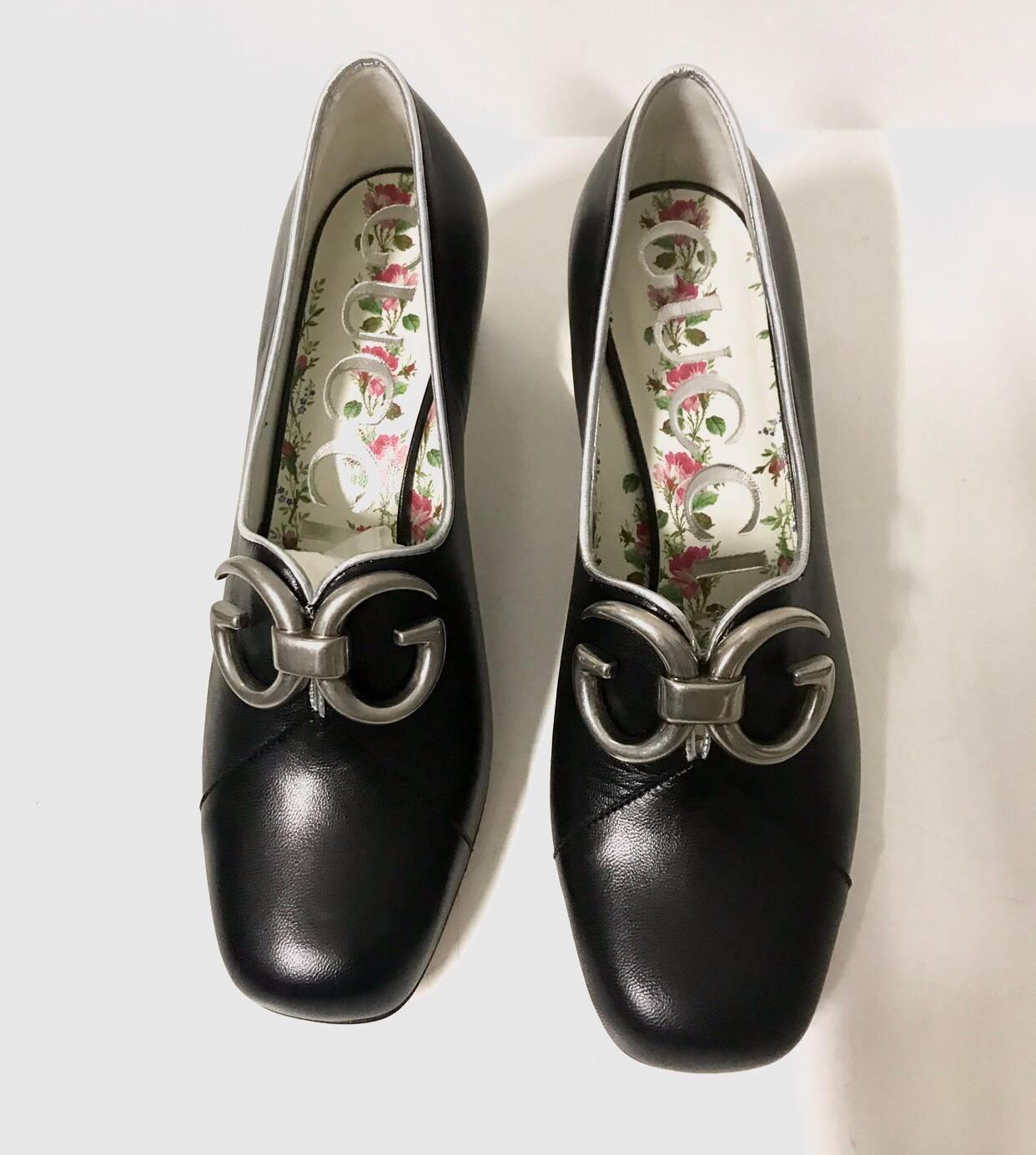 Gucci Mocassins shoes in Black Leather with GG in Vintage Metal  In New Condition For Sale In Lombardia, IT