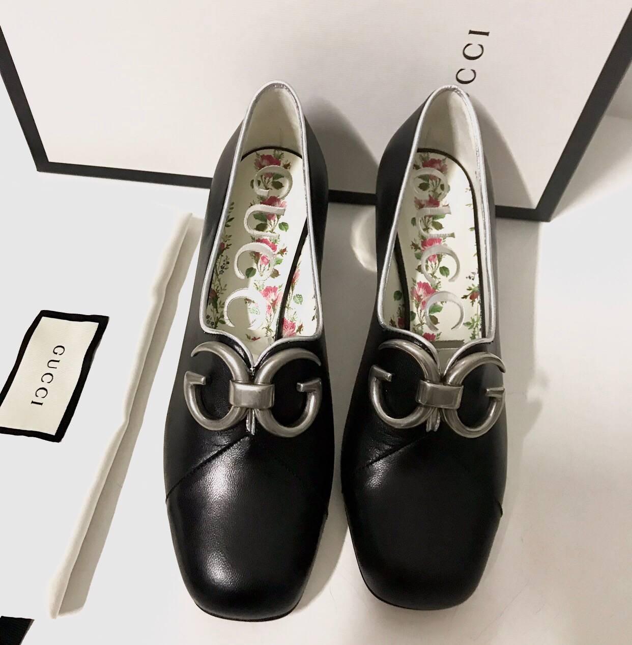 Gucci Mocassins shoes in Black Leather with GG in Vintage Metal  For Sale 1