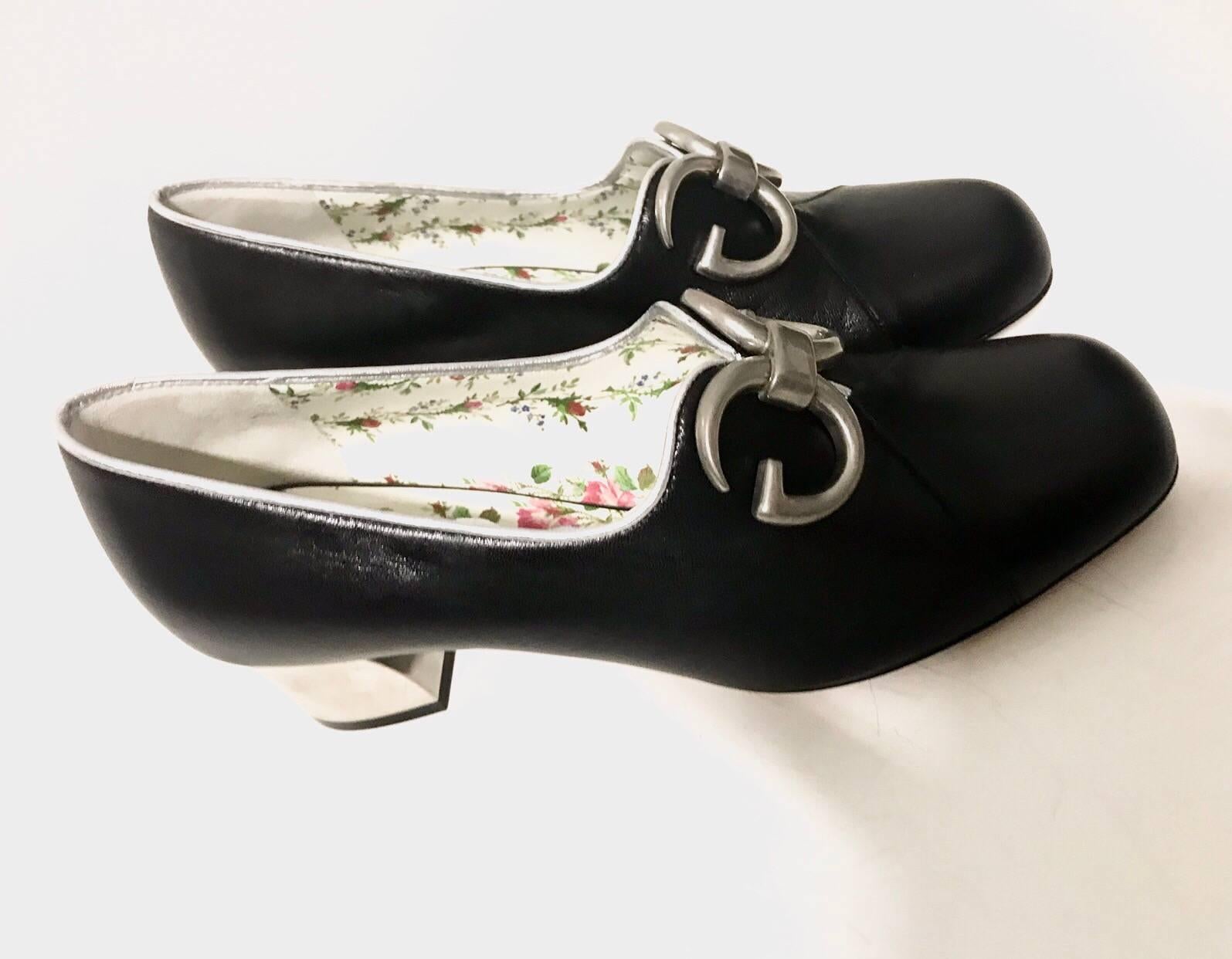 Gucci Mocassins shoes in Black Leather with GG in Vintage Metal  For Sale 2