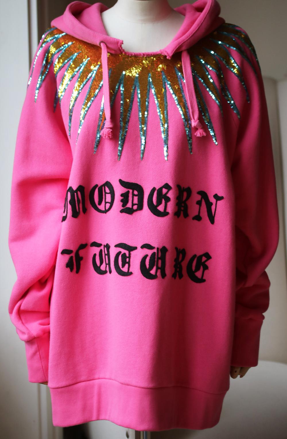 Gucci pink heavy felted cotton jersey hoodie. Sequin embellishment around the hood. 'Modern Future' logo print. Fixed hood. Oversized fit. 100% Cotton. Made in Italy. 

Size: Large (UK 12, US 8, FR 40, IT 44)

Condition: As new condition, no sign of
