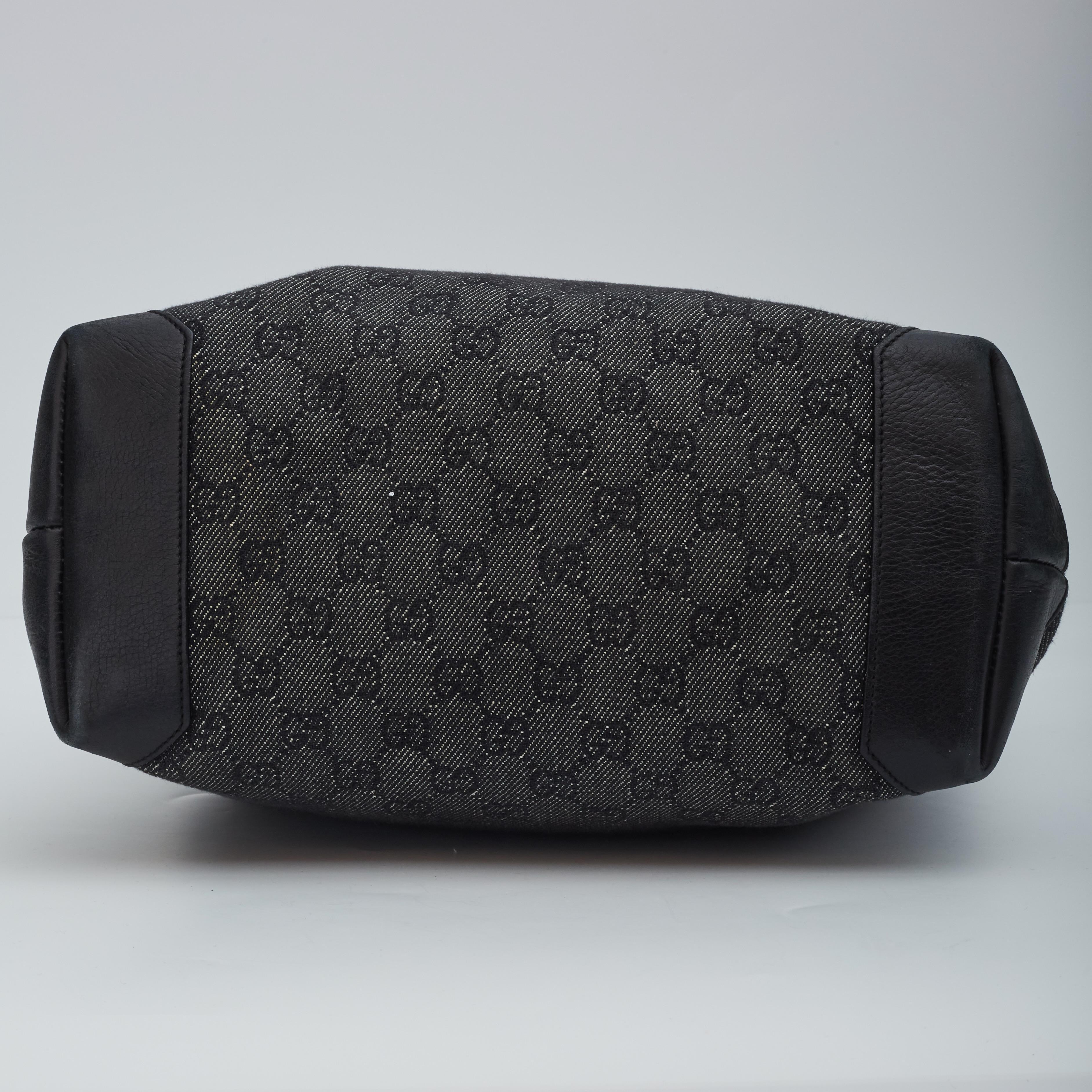 Gucci Monogram Black Canvas Tall Tote Bag (143423) In Excellent Condition For Sale In Montreal, Quebec