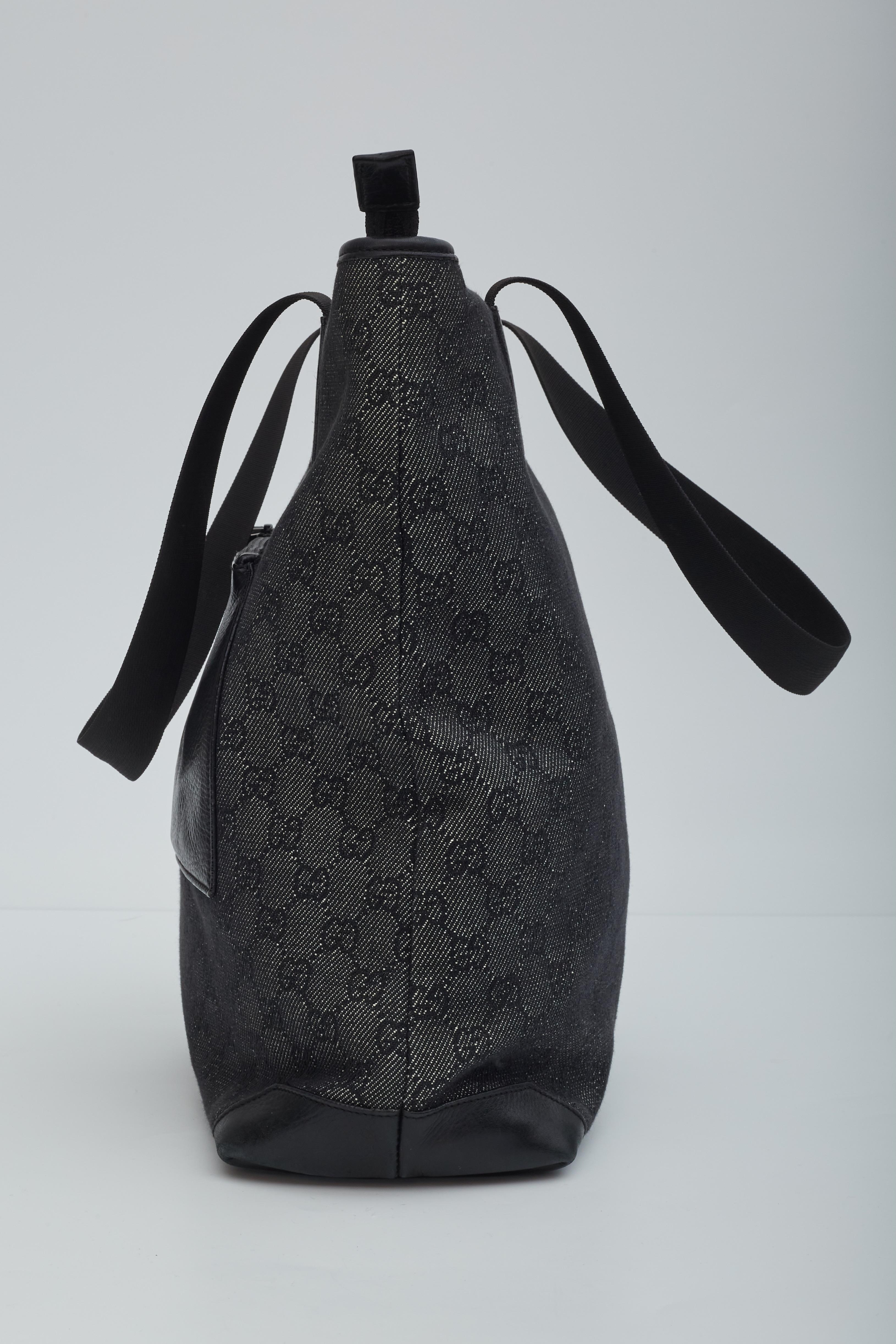 Gucci - Sac fourre-tout haut en toile noire avec monogramme (143423) Excellent état - En vente à Montreal, Quebec