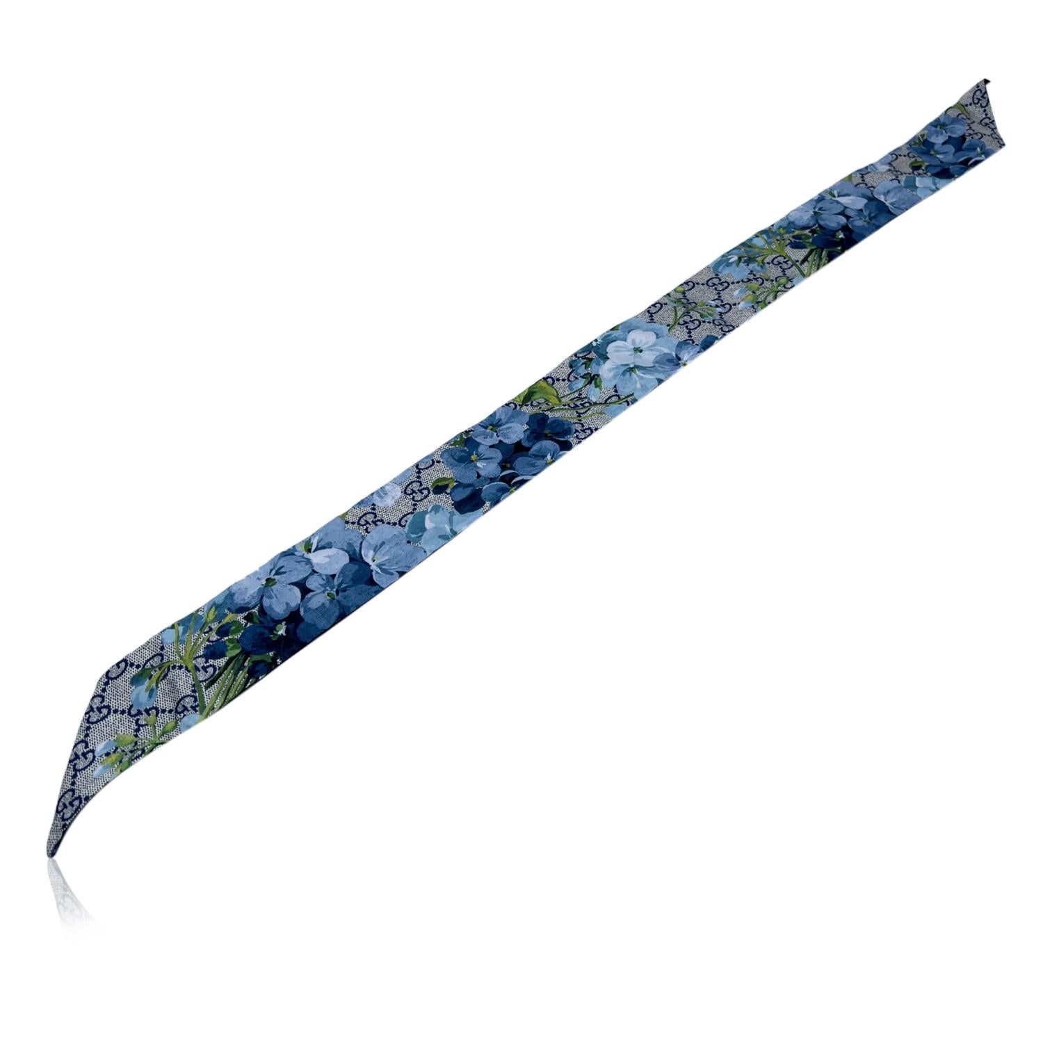 Gucci Beige monogram silk 'Bloom' Twilly scarf. Navy Blue side. Composition: 100% Silk. Total length: 34 inches - 86.5 cm. Width: 2 inches - 5,2 cm

Details

MATERIAL: Silk

COLOR: Blue

MODEL: Bloom Twilly

GENDER: Unisex Adults

COUNTRY OF