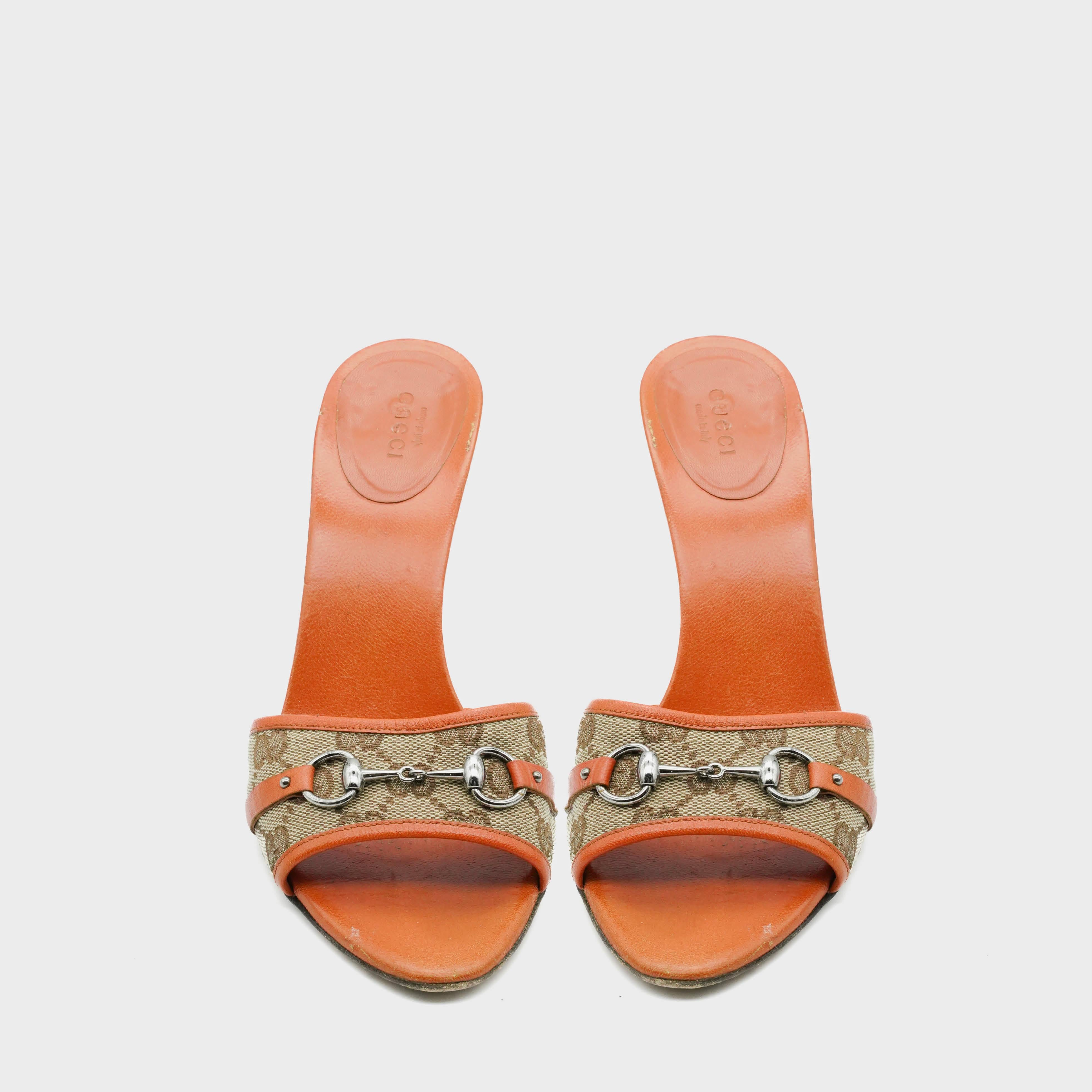 Sandali in tela e pelle arancione di Gucci con Monogram, CIRCA 2000 In condizioni ottime in vendita a Paris, FR