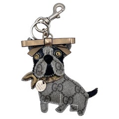 Gucci Monogramm Canvas Guccioli Leroy Französische Bulldogge Schlüsselanhänger Charme