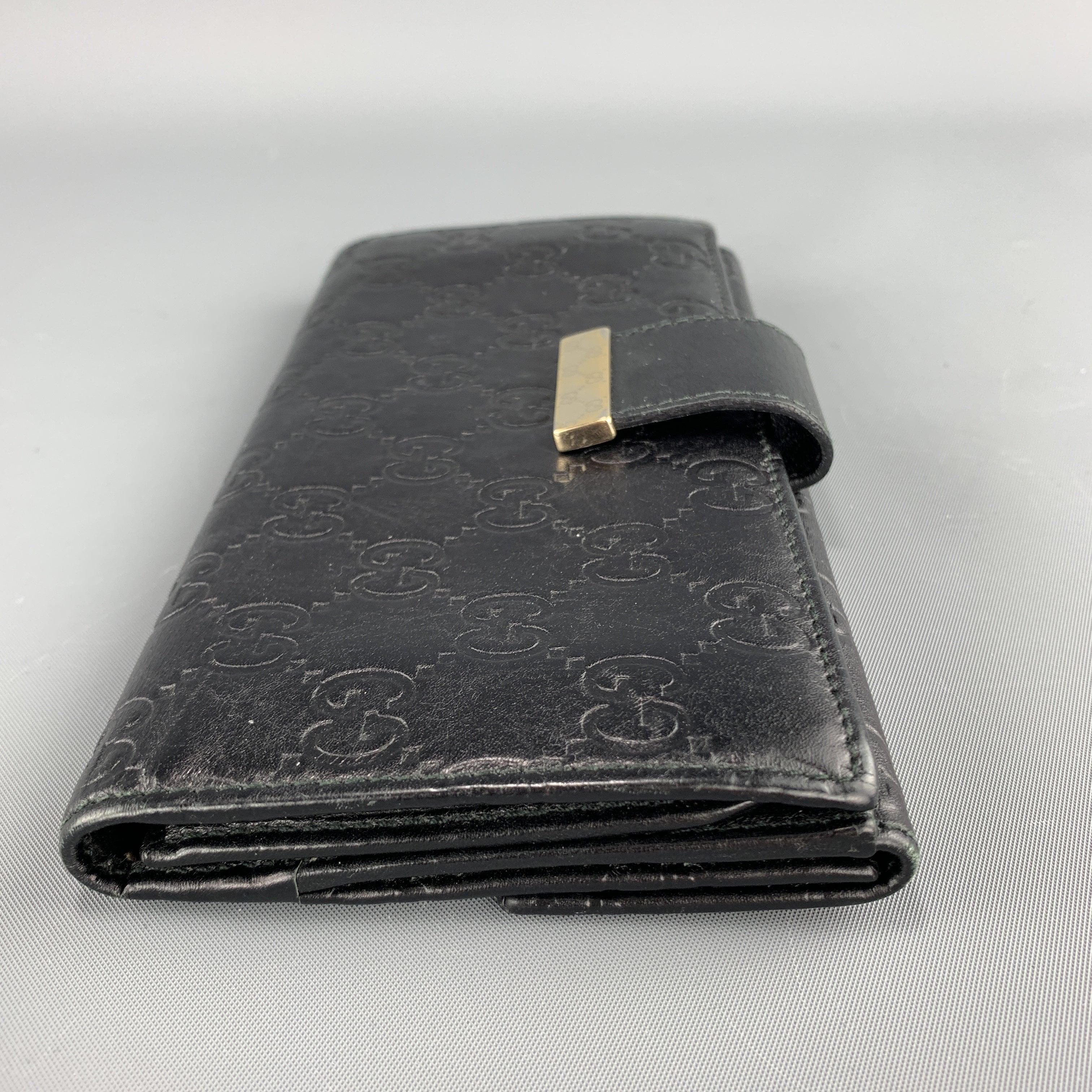 GUCCI Monogramm geprägtes schwarzes Leder Checkbook-Brieftasche mit Monogramm im Angebot 2