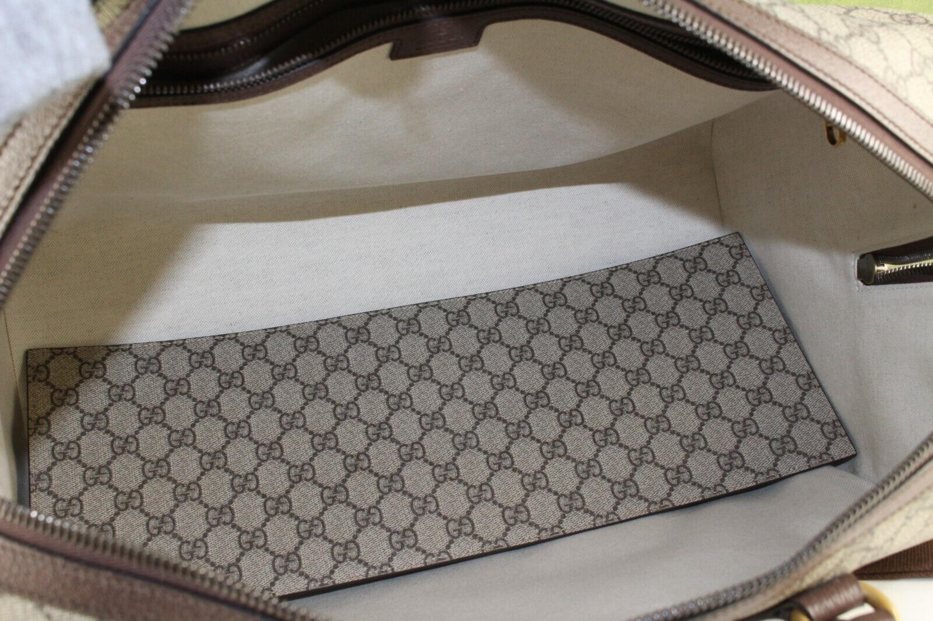 Gucci Monogrammierte GG Supreme Savoy Duffle Bag mit Riemen 1GG1221 im Angebot 4